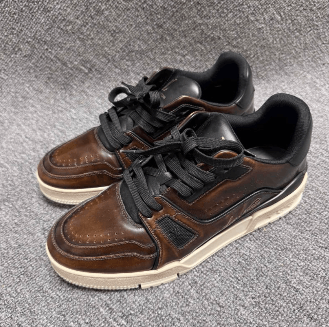 Louis Vuitton Louis Vuitton low-top sneakers Size US 7 / EU 40 - 1 Thumbnail
