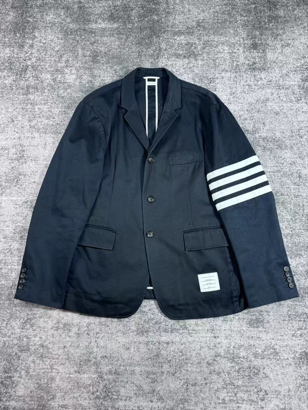 Thom Browne thom browne navy suit with sleeve tag Size US M / EU 48-50 / 2 - 1 Thumbnail
