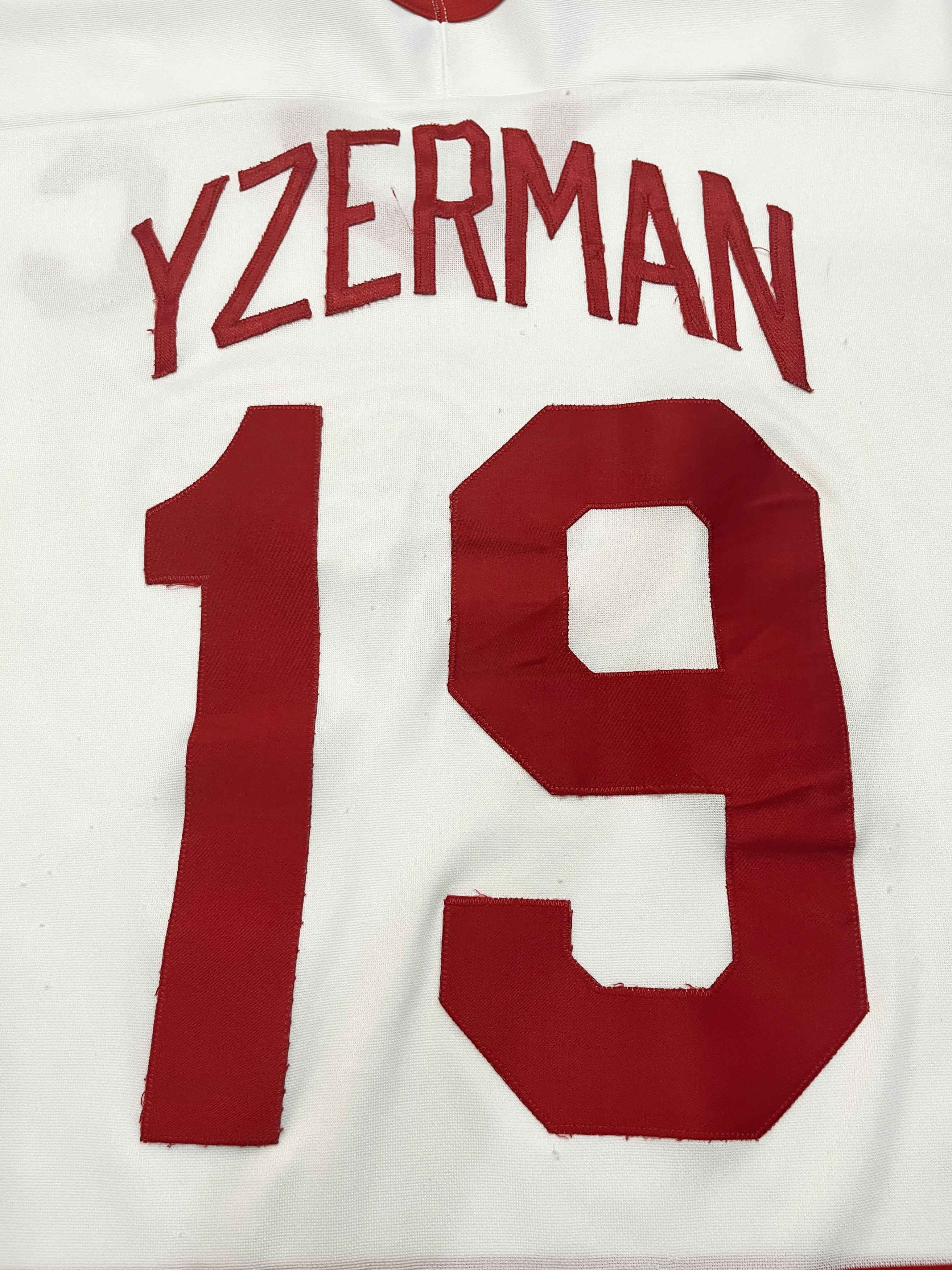 Ccm Vintage CCM Detroit Red Wings YZERMAN #19 NHL Hockey Jersey Size US L / EU 52-54 / 3 - 5 Thumbnail