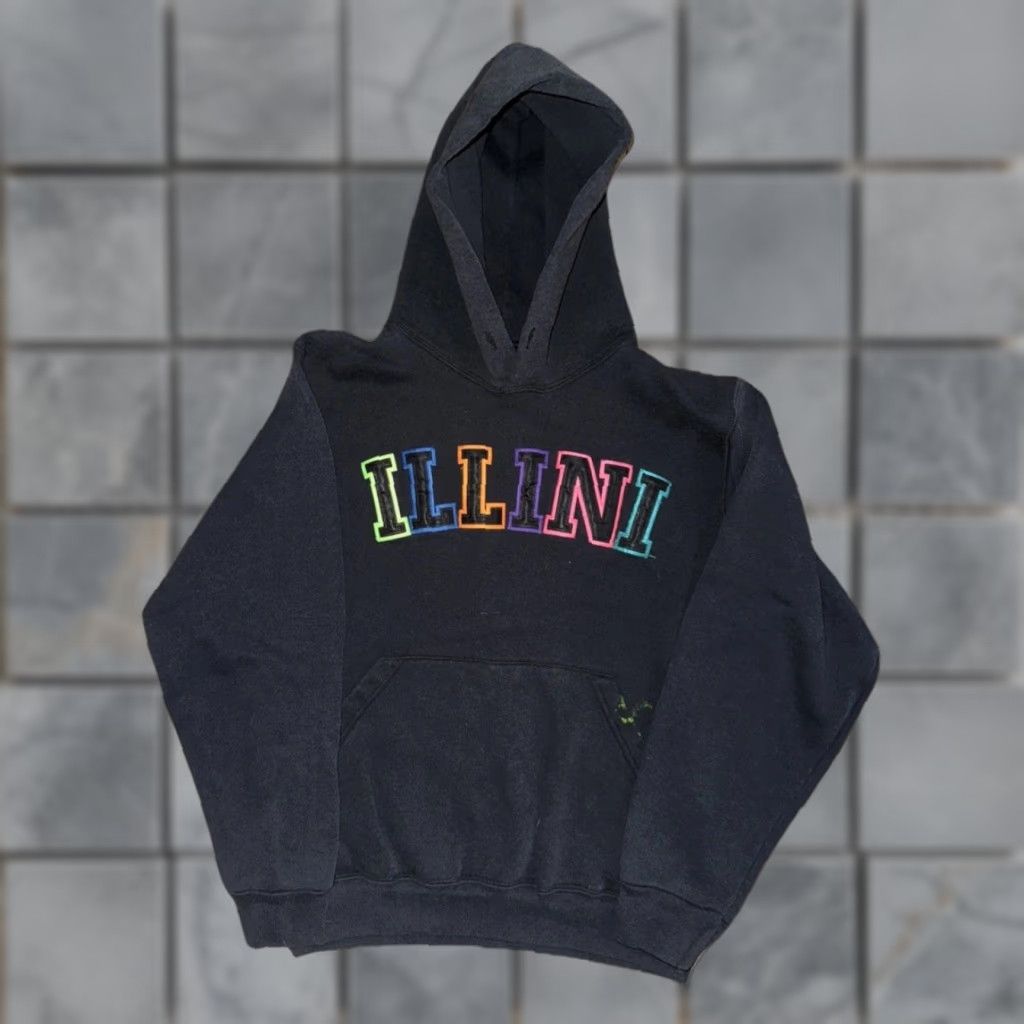 Vintage VINTAGE Wide World Sportswear Hoodie Black S Mens Illini Spellout Patch 90s Retro Embroidered Kangaroo Pocket - Heavyweight Crew Neck Pullover Size US S / EU 44-46 / 1 - 1 Thumbnail