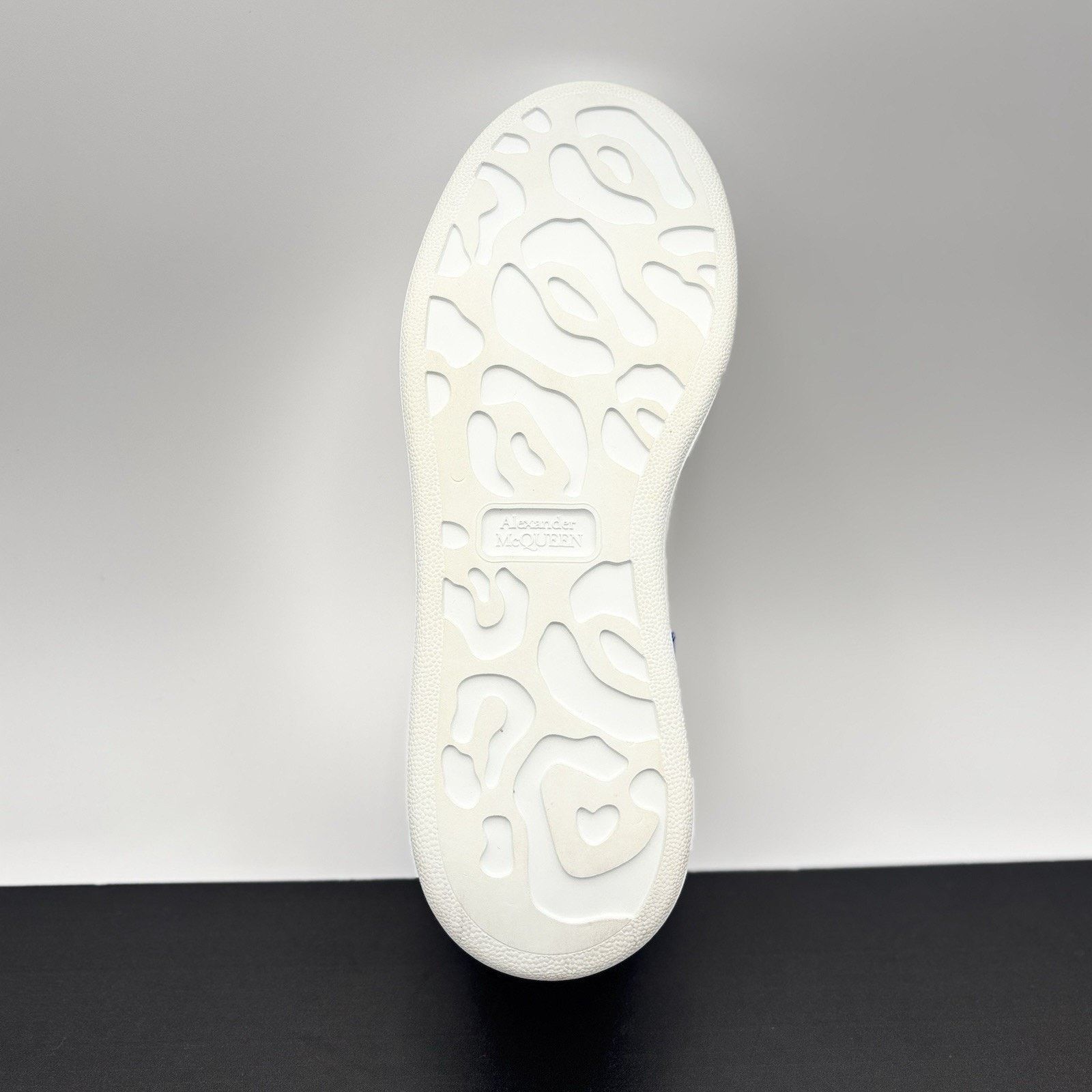 Alexander McQueen Alexander McQueen Oversized ' White Ultramarine' | GREAT! Size US 8 / IT 38 - 8 Thumbnail