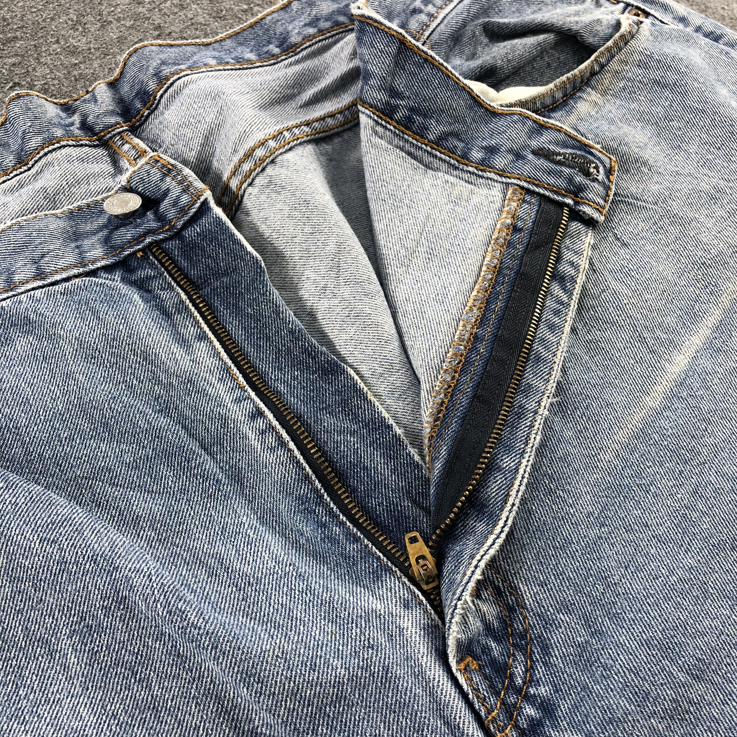 Levi's W48 Light Wash Vintage Levis 560 Jeans-J1192 Size US 44 / EU 60 - 8 Thumbnail