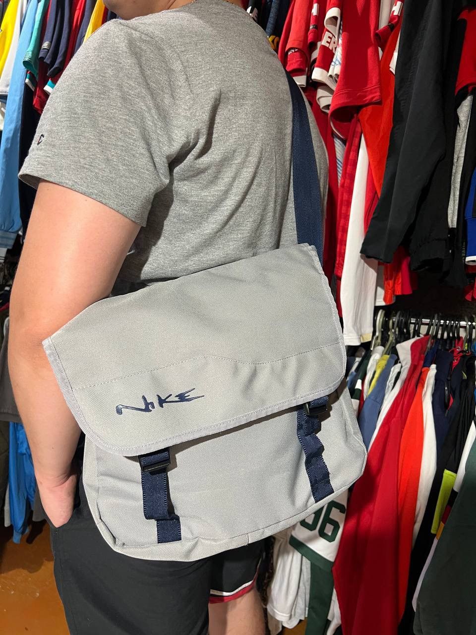 Nike Vintage Nike Messenger Bag Shoulders 90s Gorpcore Size ONE SIZE - 2 Thumbnail