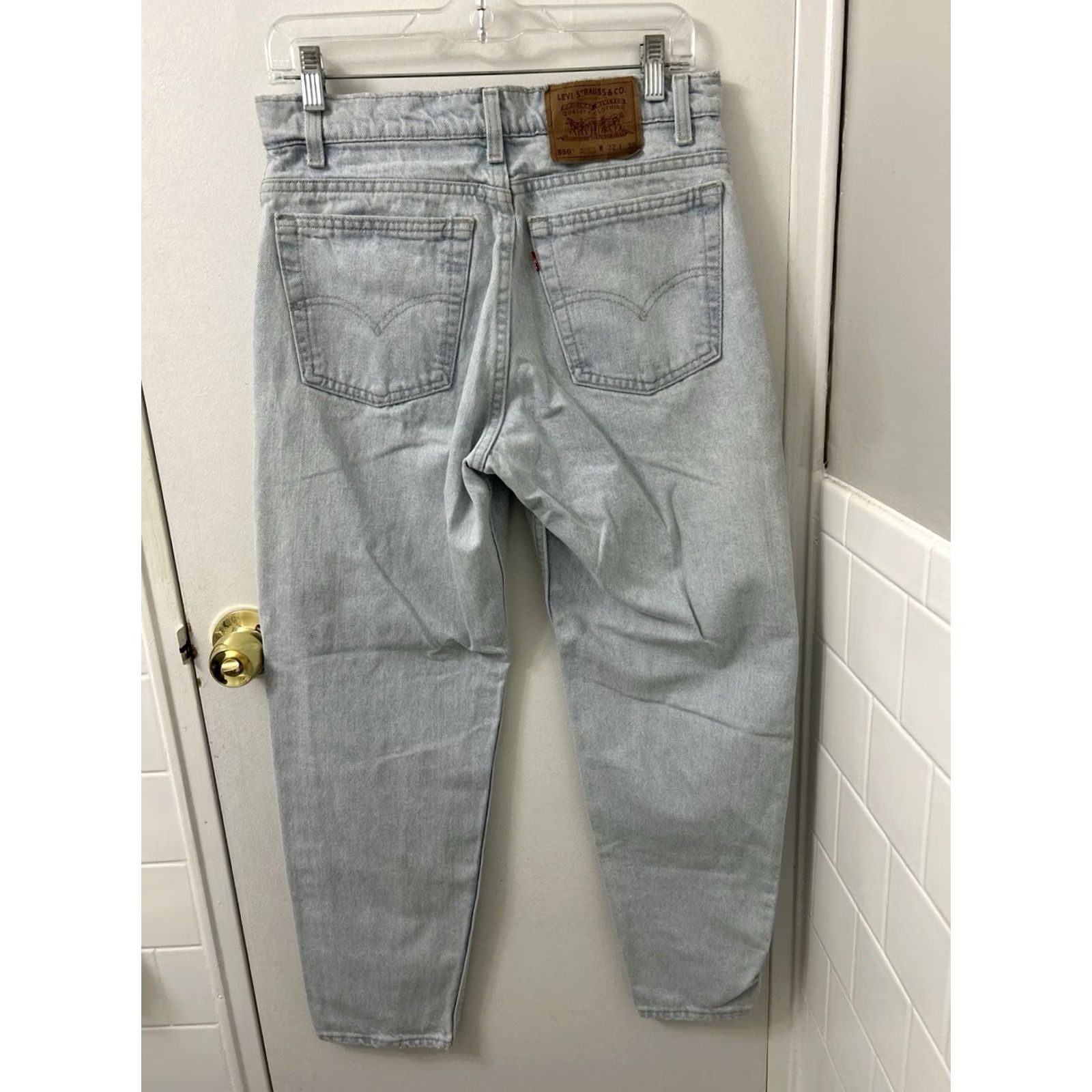 Levi's VINTAGE Levi's 550 Jeans Mens 32x30 Light Wash Relaxed Fit Denim Blue 5-Pocket Brand: Levi's Mens Size US 32 / EU 48 - 7 Thumbnail