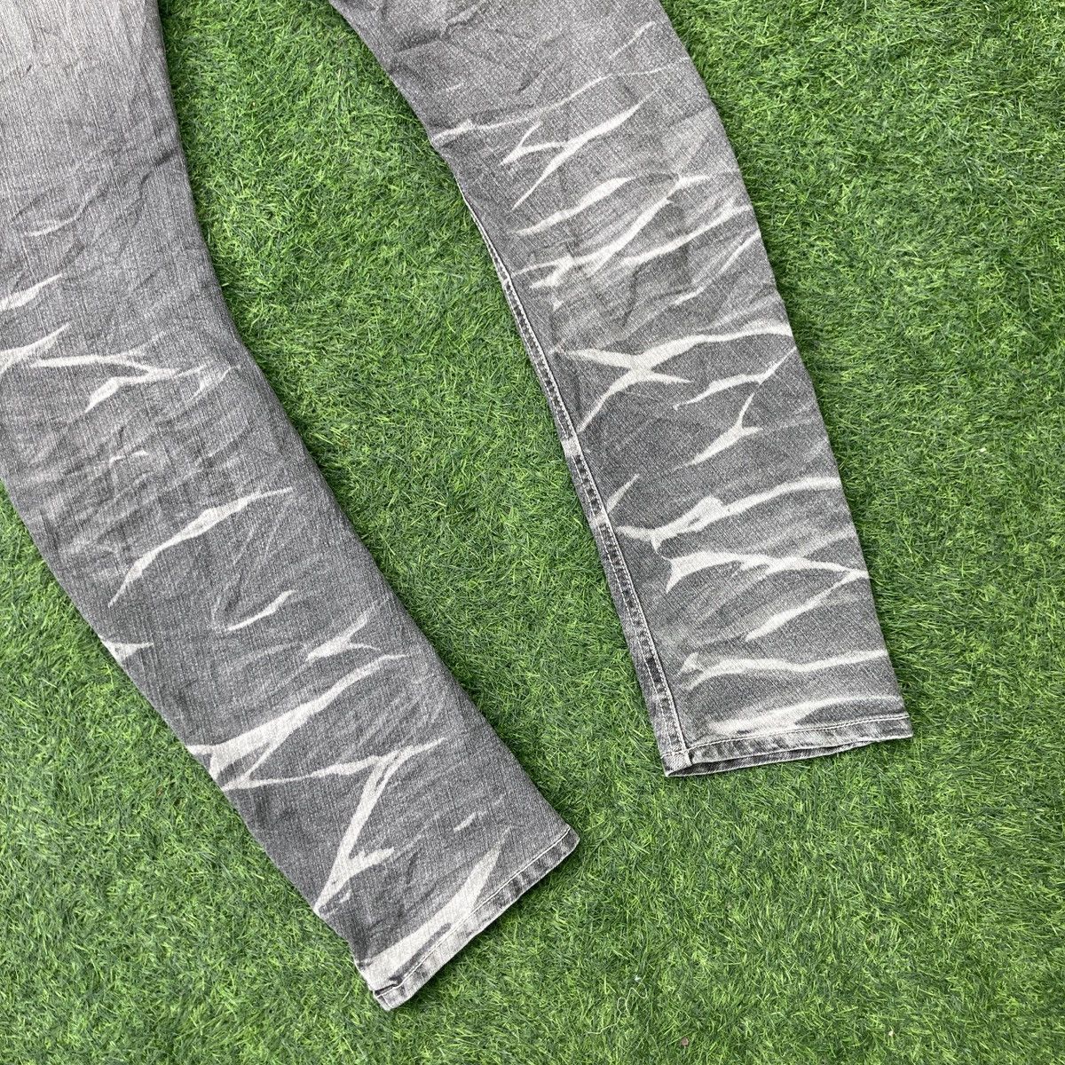 semanticdesign SEMANTIC DESIGN FLARED DISTRESSED JEANS Size US 32 / EU 48 - 10 Thumbnail