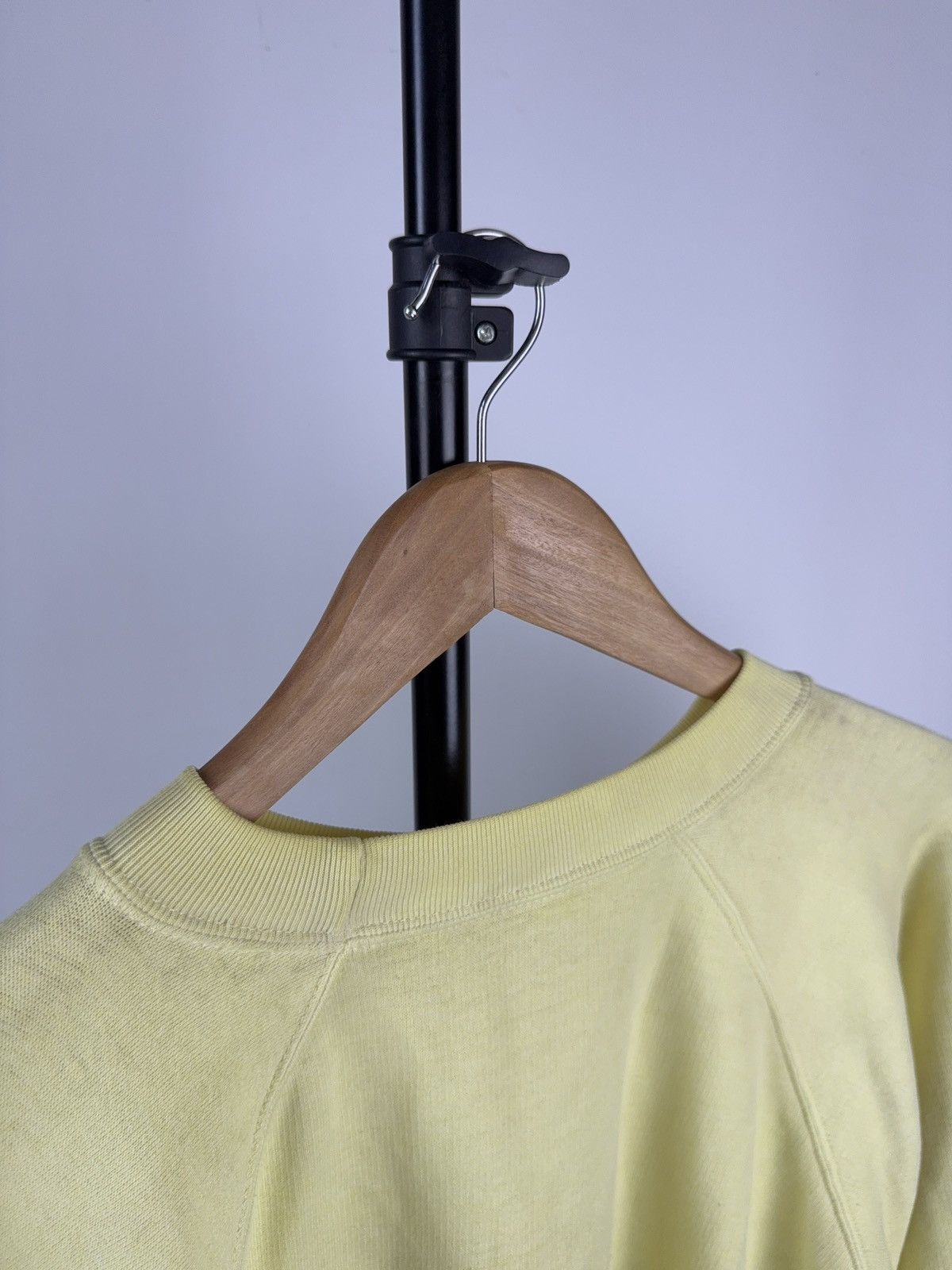 Levi's Vintage Clothing 90s Levi’s Retro Faded Yellow Raglan Crewneck Sweatshirt Size US L / EU 52-54 / 3 - 11 Thumbnail