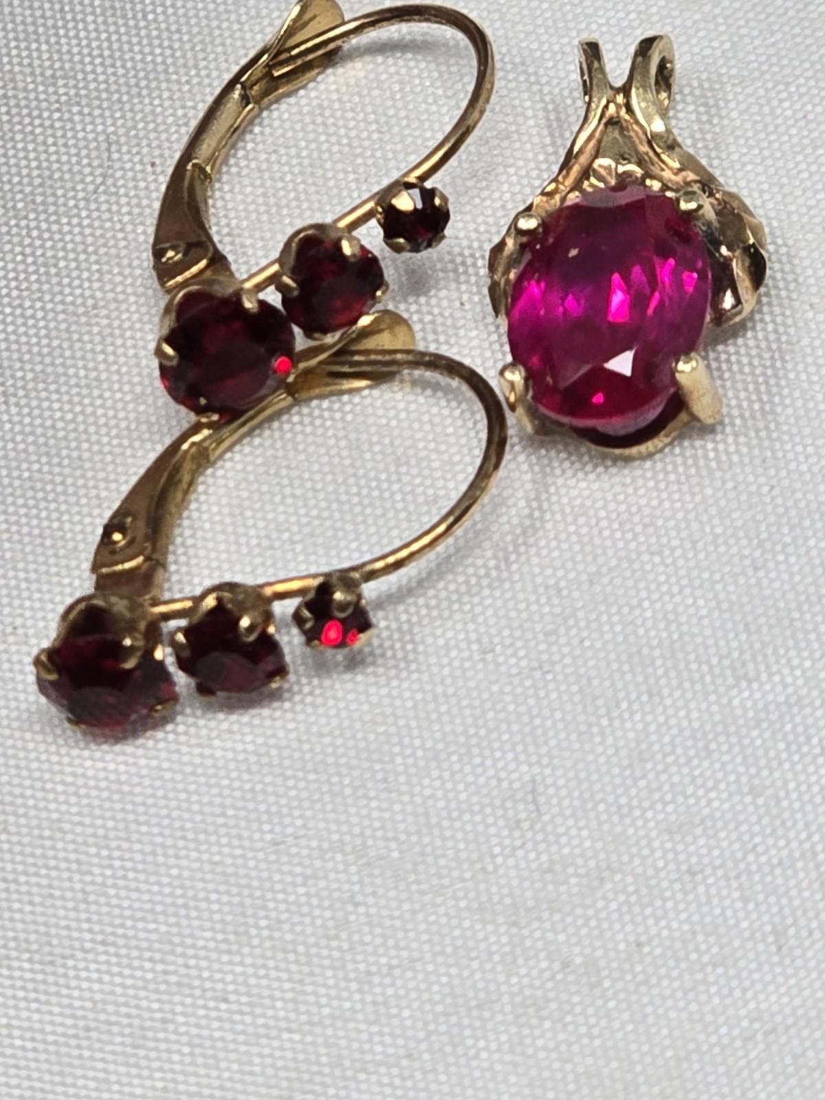 The Unbranded Brand ​Vtg 10k Yellow Gold Estate Ruby Pendant & Garnet Earrings Size ONE SIZE - 1 Thumbnail