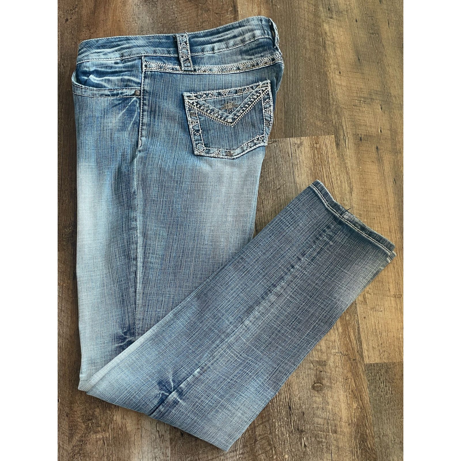Other Cowgirl Up! ladies jeans, lightwash bedazzled 32/34 Size 32" / US 10 / IT 46 - 1 Thumbnail
