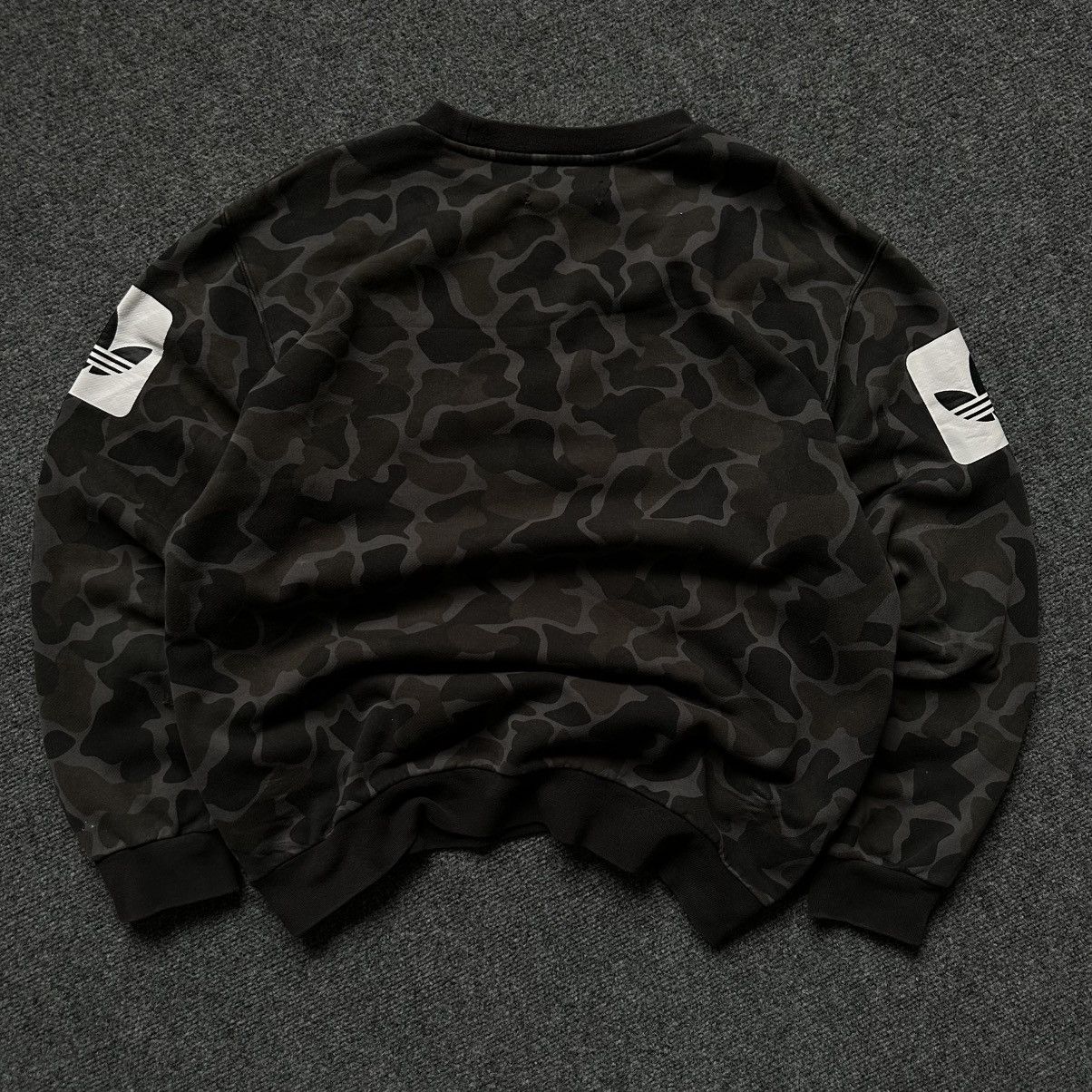 Adidas VTG Man Adidas Camo Sweatshirt Big Logo Size M Distressed Size US M / EU 48-50 / 2 - 6 Thumbnail