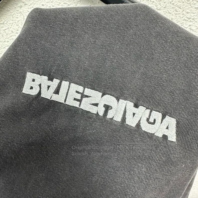 Balenciaga Balenciaga Washed Aged Black Inverted Logo Short Sleeve T- Size US M / EU 48-50 / 2 - 6 Thumbnail
