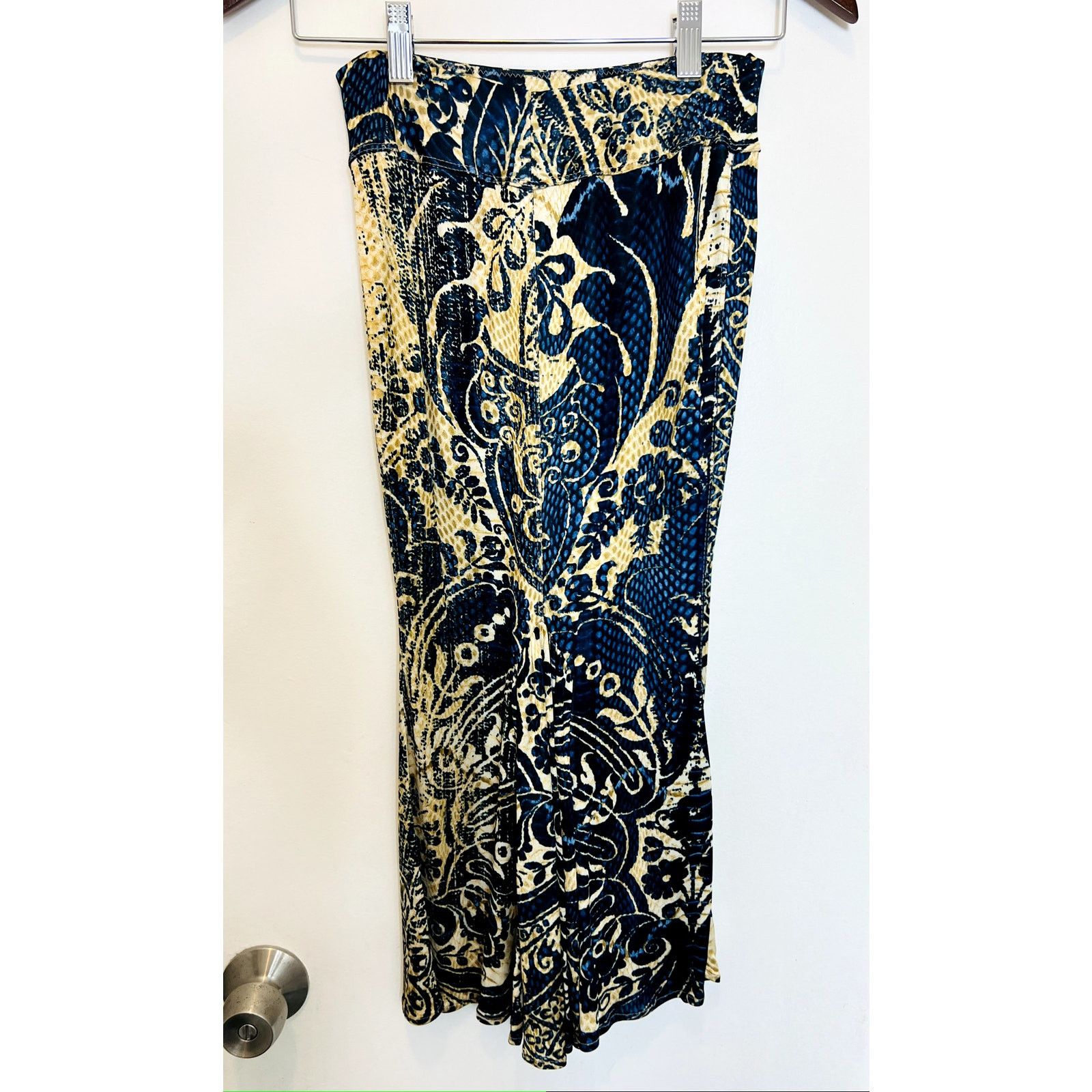 Roberto Cavalli Roberto Cavalli blue and beige print 04 trumpet skirt Sz 40 Size 27" / US 4 / IT 40 - 3 Thumbnail