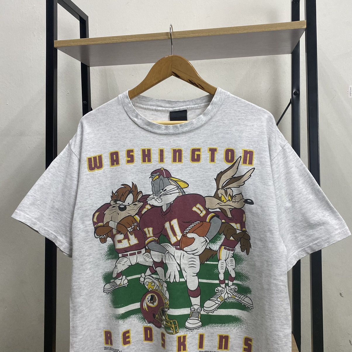 NFL VINTAGE 1993‼️Warner Bros X NFL Washington Redskins Tee Size US L / EU 52-54 / 3 - 3 Thumbnail