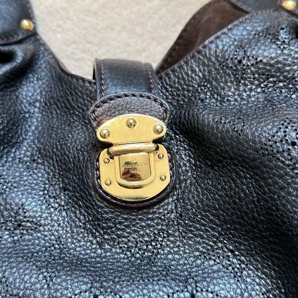 Louis Vuitton Louis Vuitton Mahina XL Noir Handbag Size ONE SIZE - 3 Thumbnail