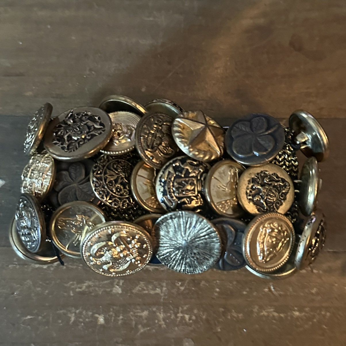 Vintage Vintage chunky loaded buttons stretch bracelet Size ONE SIZE - 6 Thumbnail