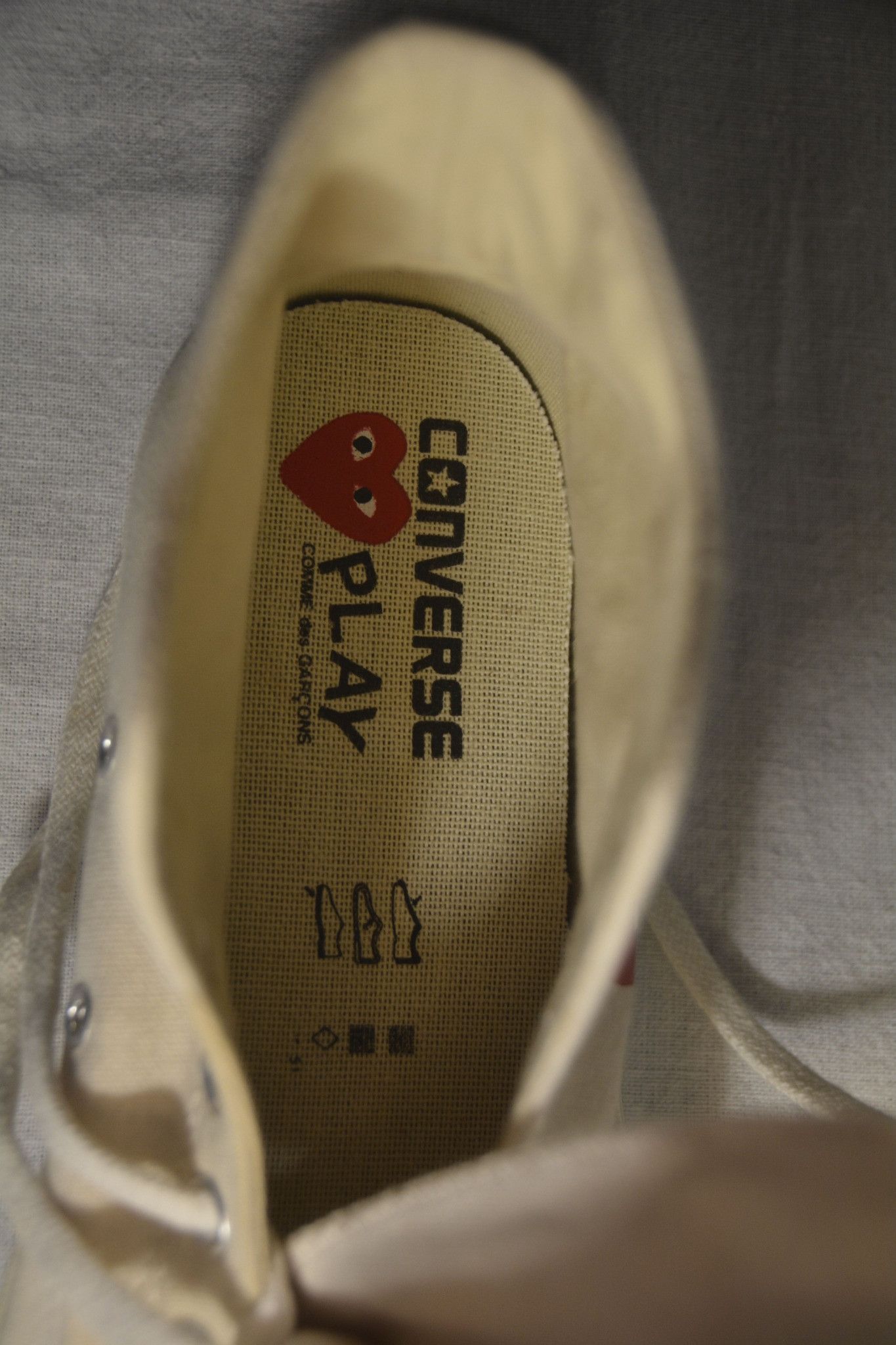 Comme des Garcons Comme des Garçons PLAY x Converse Chuck Taylor All Star High Top Off-White Size US 9 / IT 39 - 3 Thumbnail