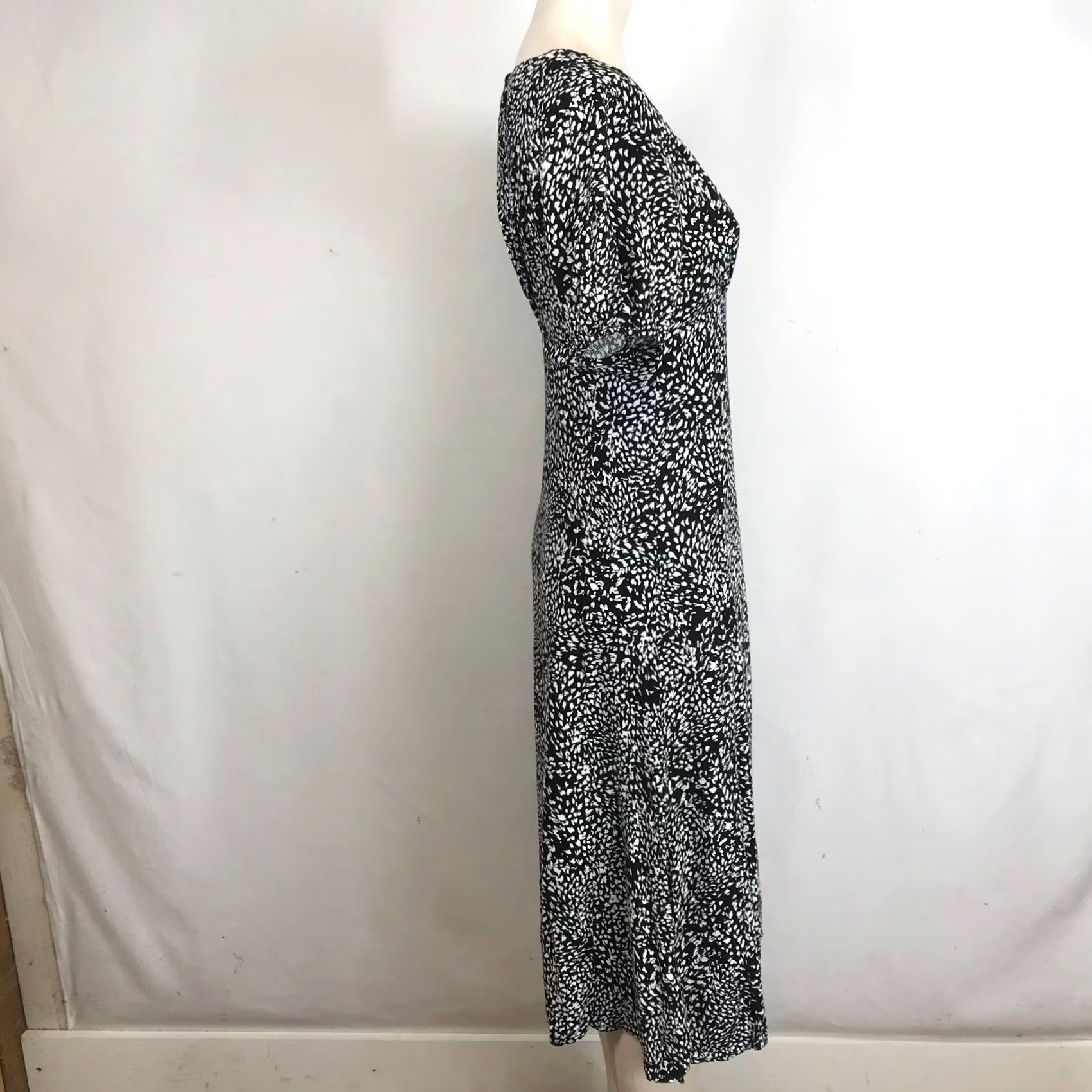 Free People Free People Black White Abstract Print Flutter Sleeve Midi Dress Size 2 Size XS / US 0-2 / IT 36-38 - 4 Thumbnail