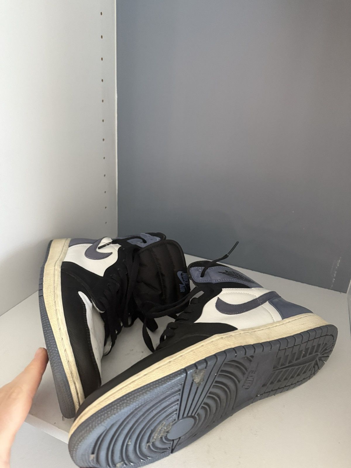 Jordan Brand Jordan 1 Retro High Blue Moon 555088-115 Size US 10.5 / EU 43-44 - 4 Thumbnail