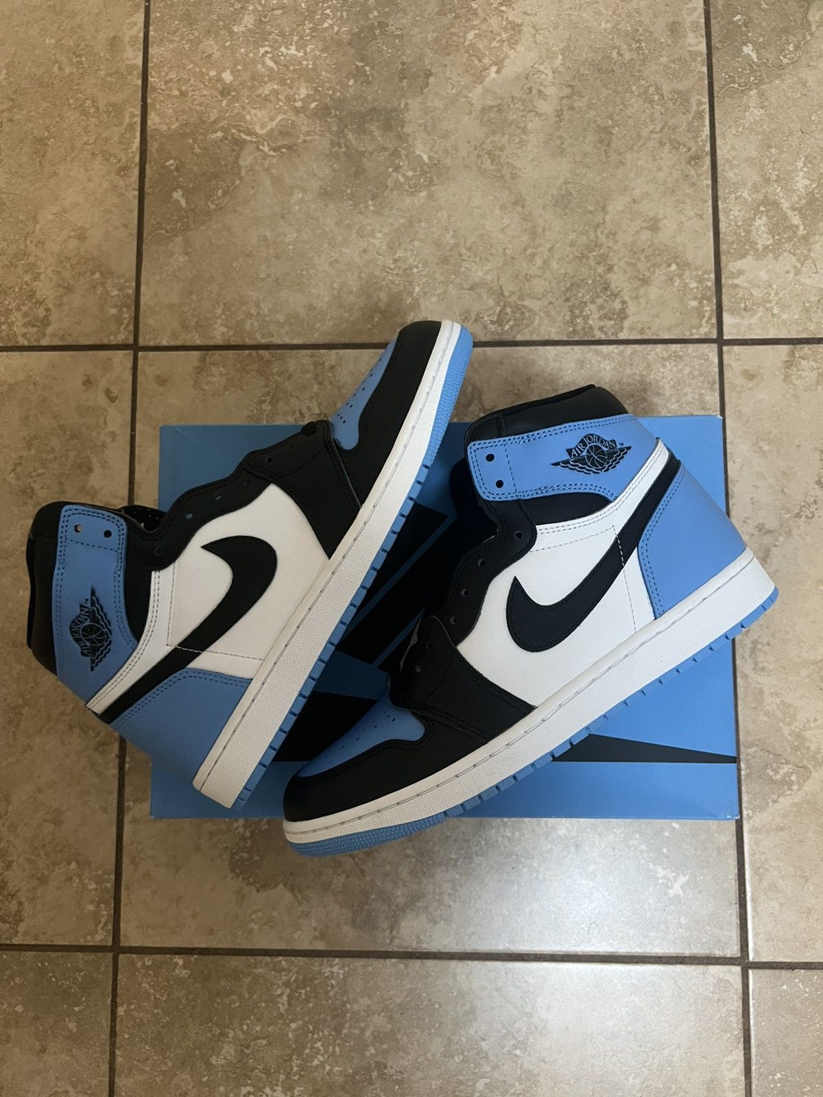 Jordan Brand Jordan 1 Retro “Unc Toe” Size US 10 / EU 43 - 1 Thumbnail