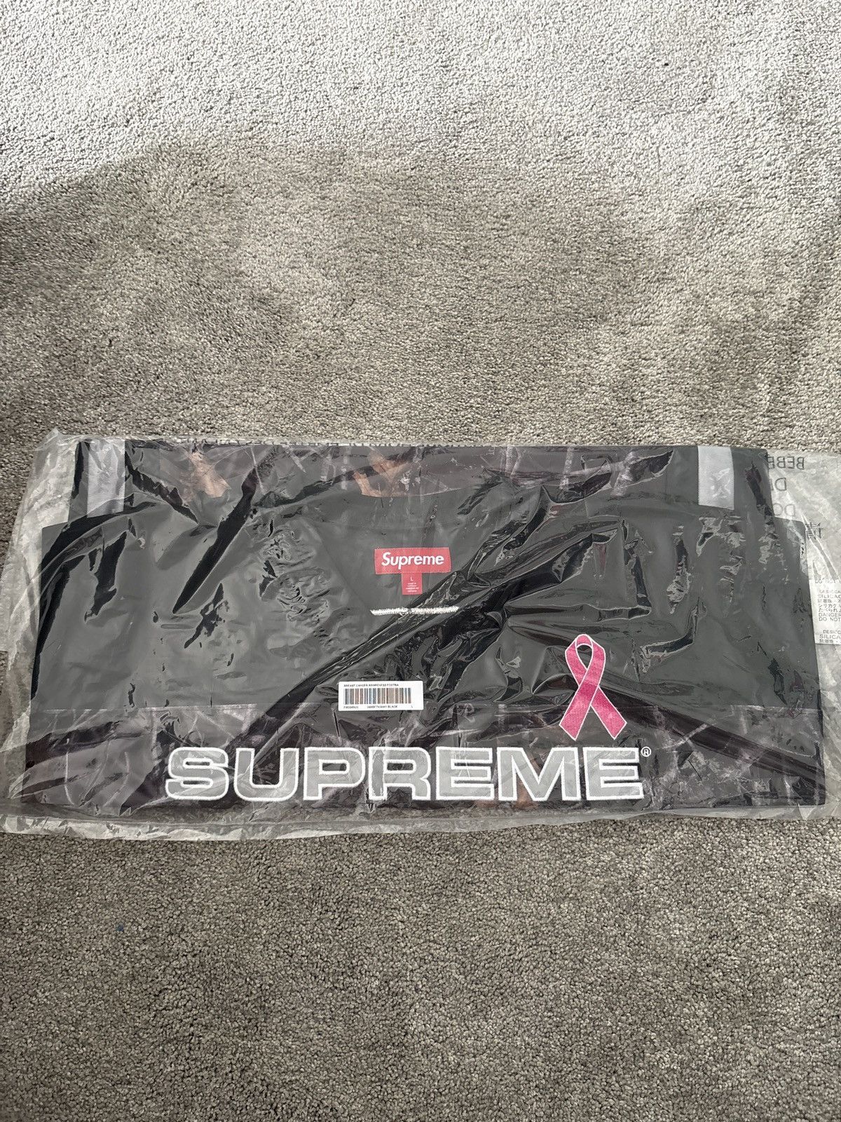 Supreme Supreme black breast cancer awareness football jersey Size US L / EU 52-54 / 3 - 3 Thumbnail