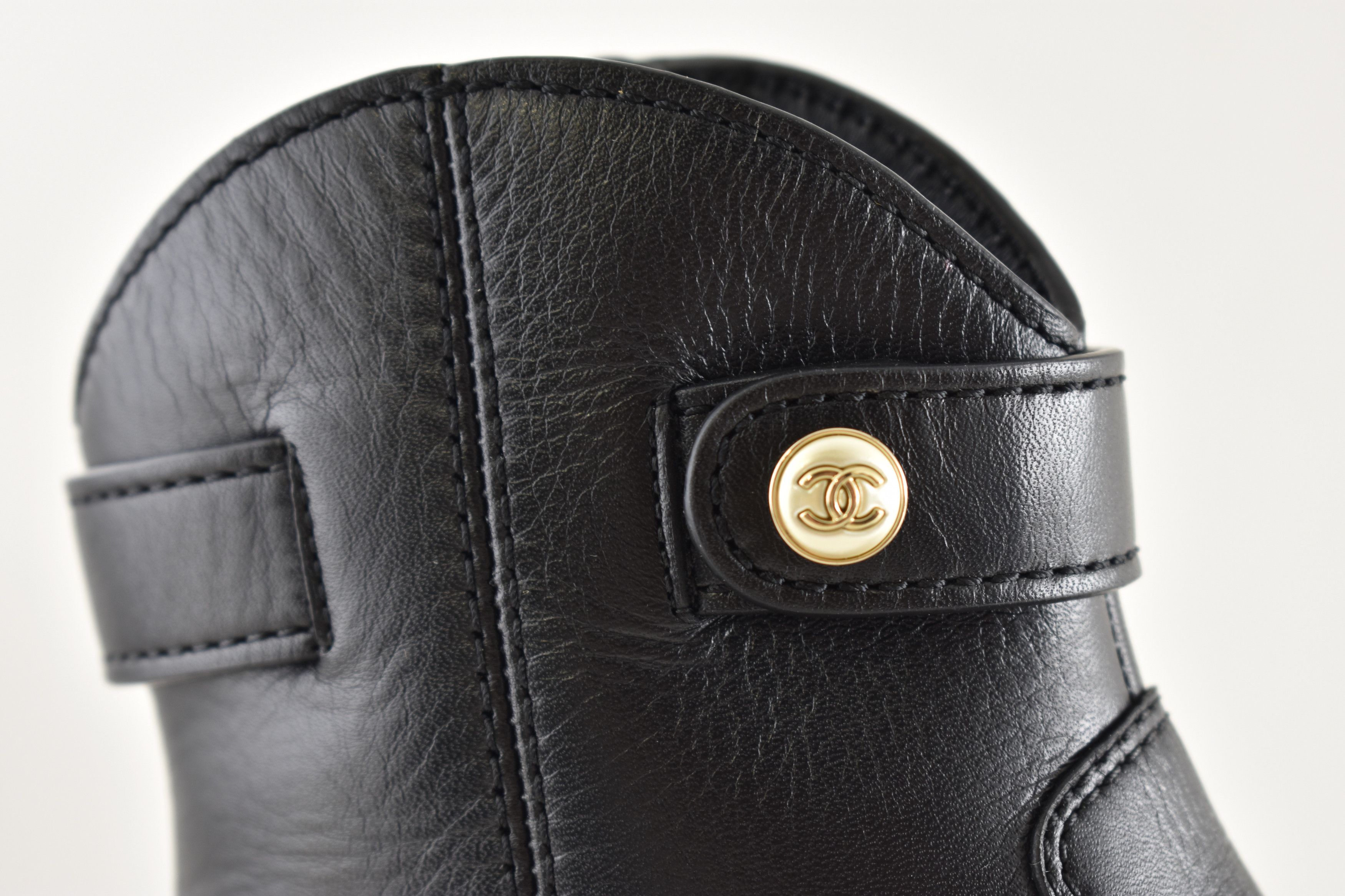 Chanel Chanel 24K Leather Pearl CC Western Short Ankle Boots 37 Size US 7 / IT 37 - 3 Thumbnail
