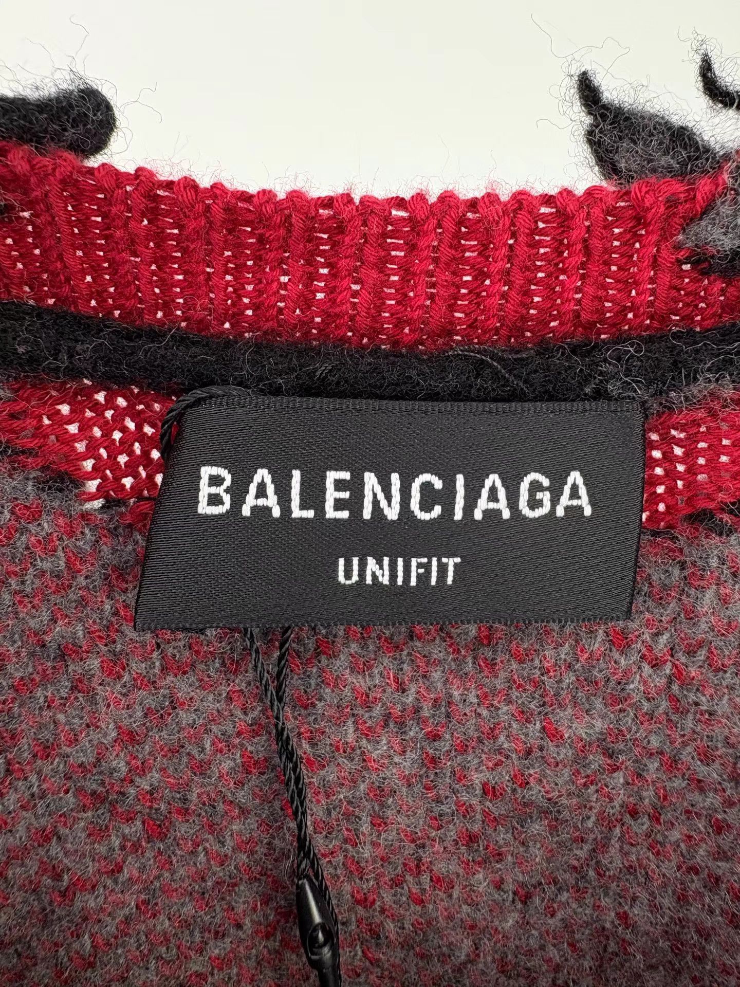 Balenciaga BALENCIAGA All-Over Logo Fake Two-Piece Distressed Sweater Size US M / EU 48-50 / 2 - 3 Thumbnail