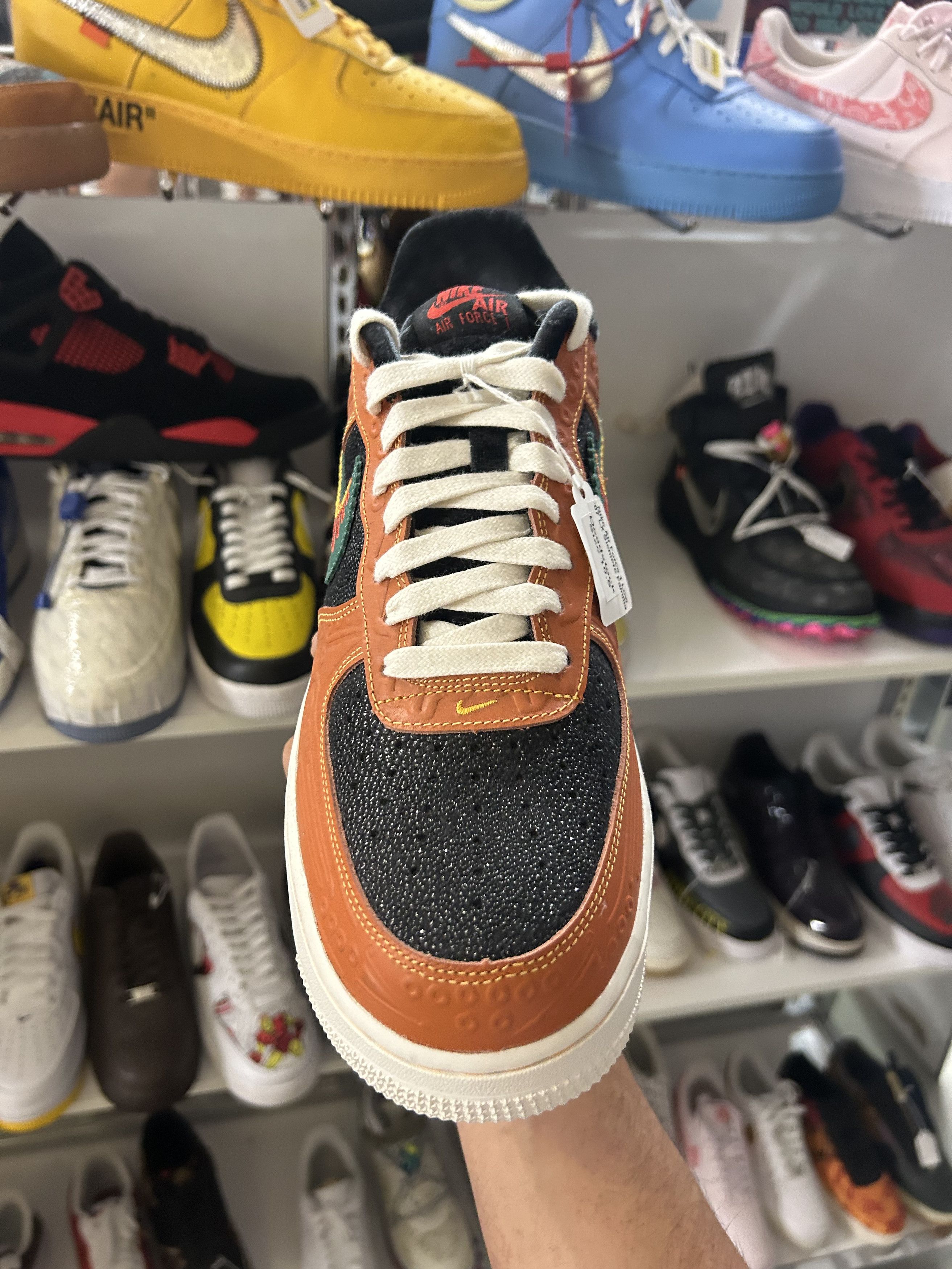 Nike Nike Air Force 1 Low 07' LX Siempre Familia Size US 10.5 / EU 43-44 - 2 Thumbnail