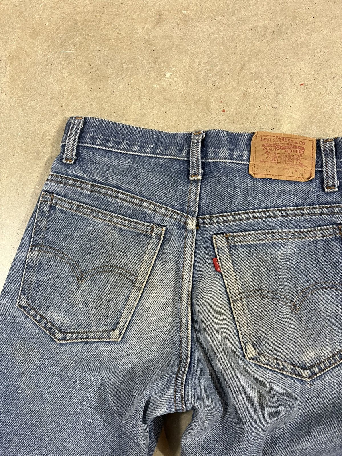 Levi's Vintage 90s Levis 717-0917 Faded Blue Jeans 28x28 Size US 28 / EU 44 - 6 Thumbnail