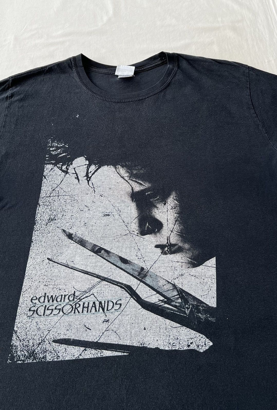 Vintage Vintage 2016 Edward Scissorhands Johnny Depp Movie T-shirt Size US L / EU 52-54 / 3 - 5 Thumbnail