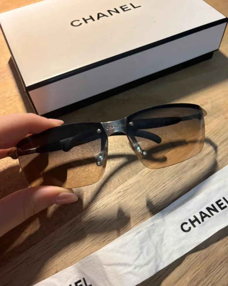 Chanel × Vintage CHANEL Sunglasses 4009 Rimless Rhinestone Vintage Size ONE SIZE - 1 Thumbnail