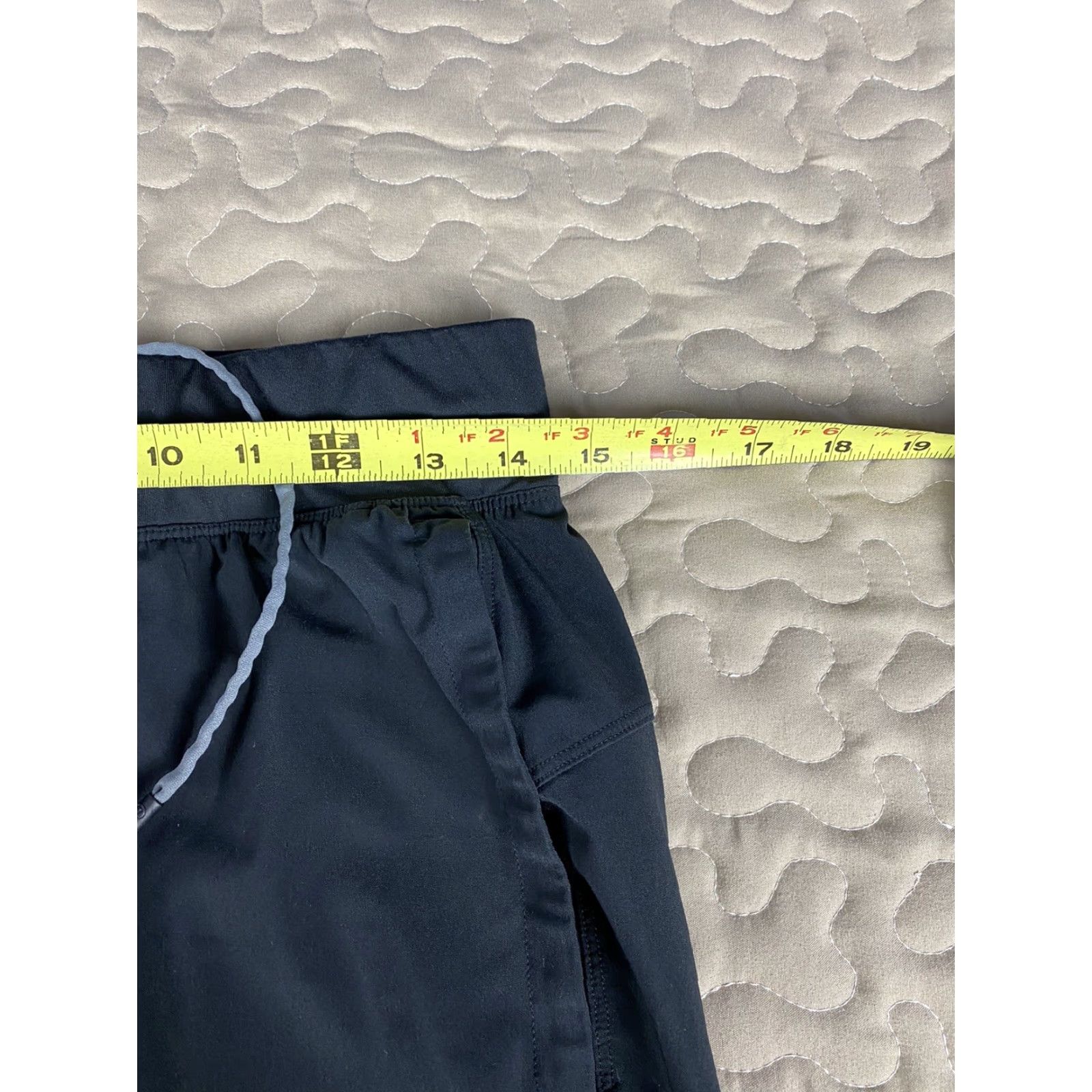 Lululemon Lululemon Athletic Shorts Black Mens M 11" Gym Training Work Out Shirt? Size US 31 - 4 Thumbnail