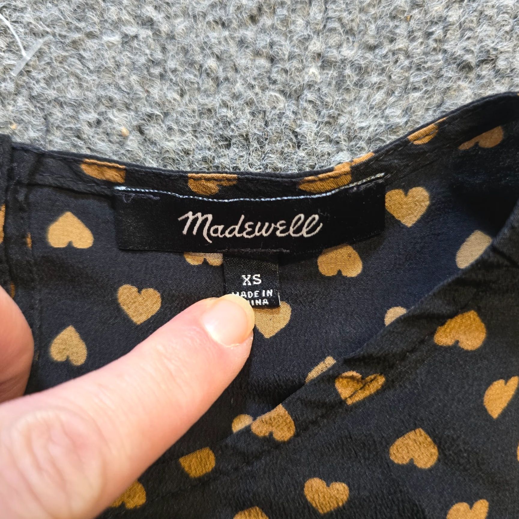 Madewell Madewell Top Womens XS Black Beige Hearts Silk Tiered Lightweight Casual Shirt Bell Sleeve Round Neck Pullover Regular Lightweight Blouse Women Size XS / US 0-2 / IT 36-38 - 4 Thumbnail