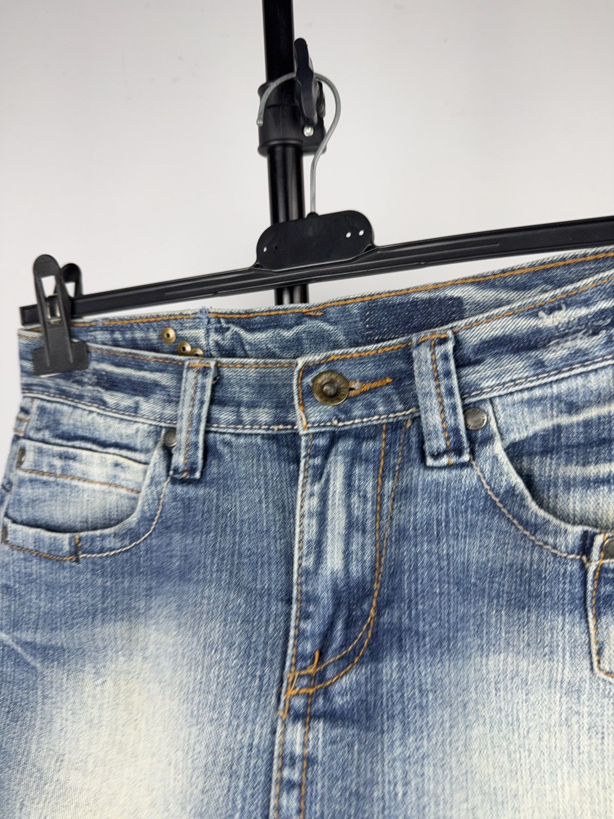 Japanese Brand Retro Vintage 00s Y2K Studded Denim Mini Skirt Faded Wash XS Size 27" / US 4 / IT 40 - 4 Thumbnail