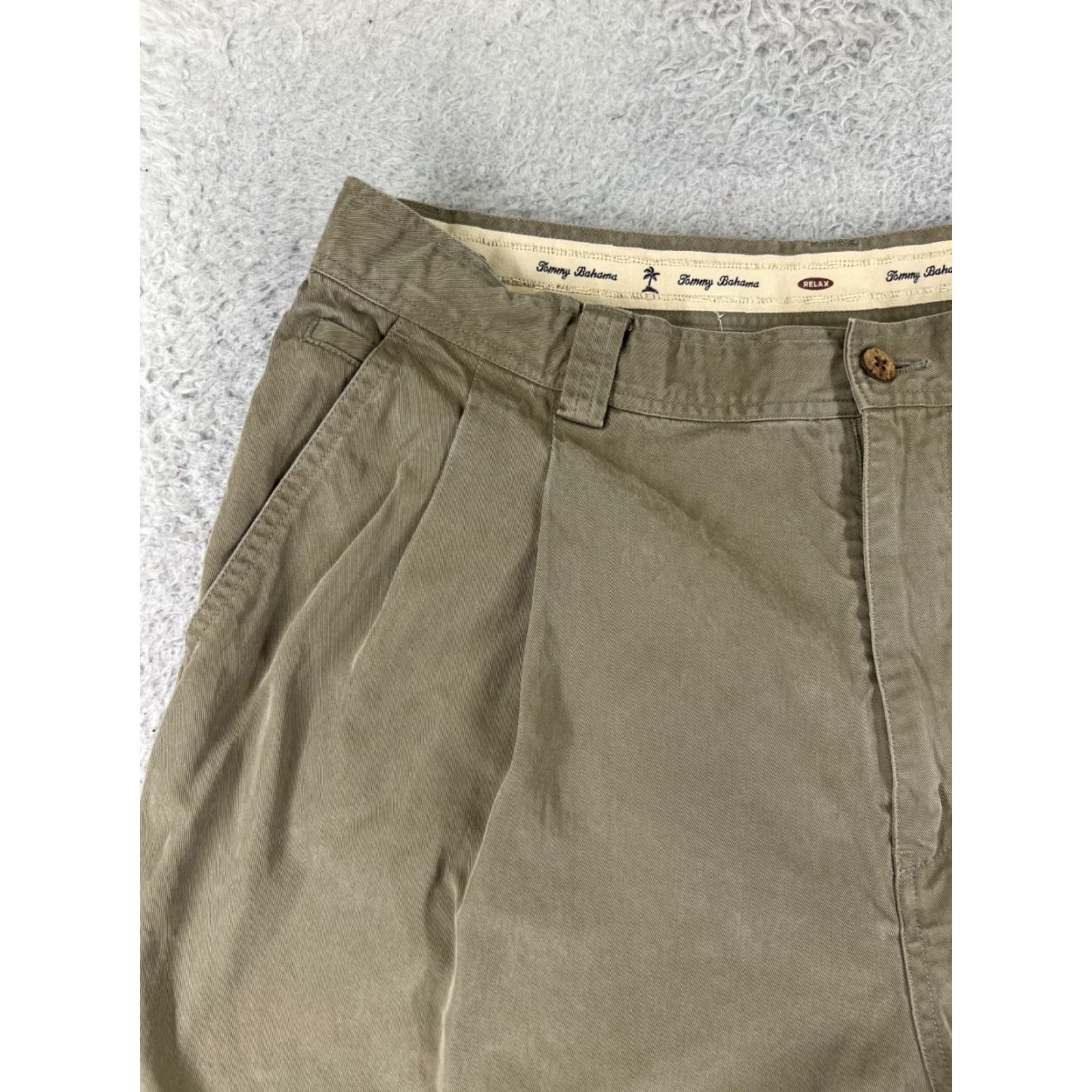 Tommy Bahama Tommy Bahama Shorts Mens 35 Beige Pleated Bermuda Tencel Blend Golf Golfer Size US 35 - 4 Thumbnail