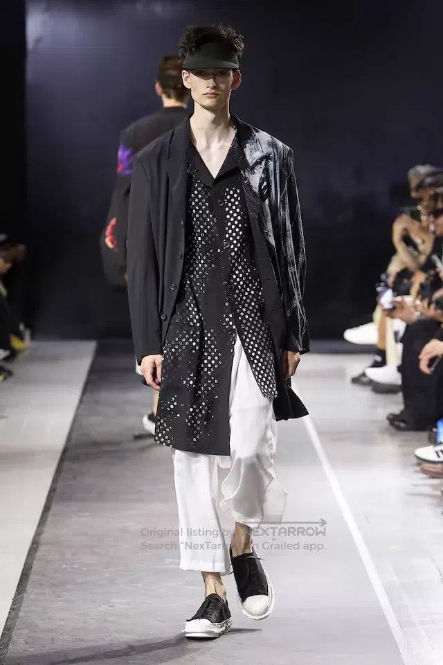 Yohji Yamamoto Yohji Yamamoto 25SS silk jacket with portrait design| Size US M / EU 48-50 / 2 - 3 Thumbnail