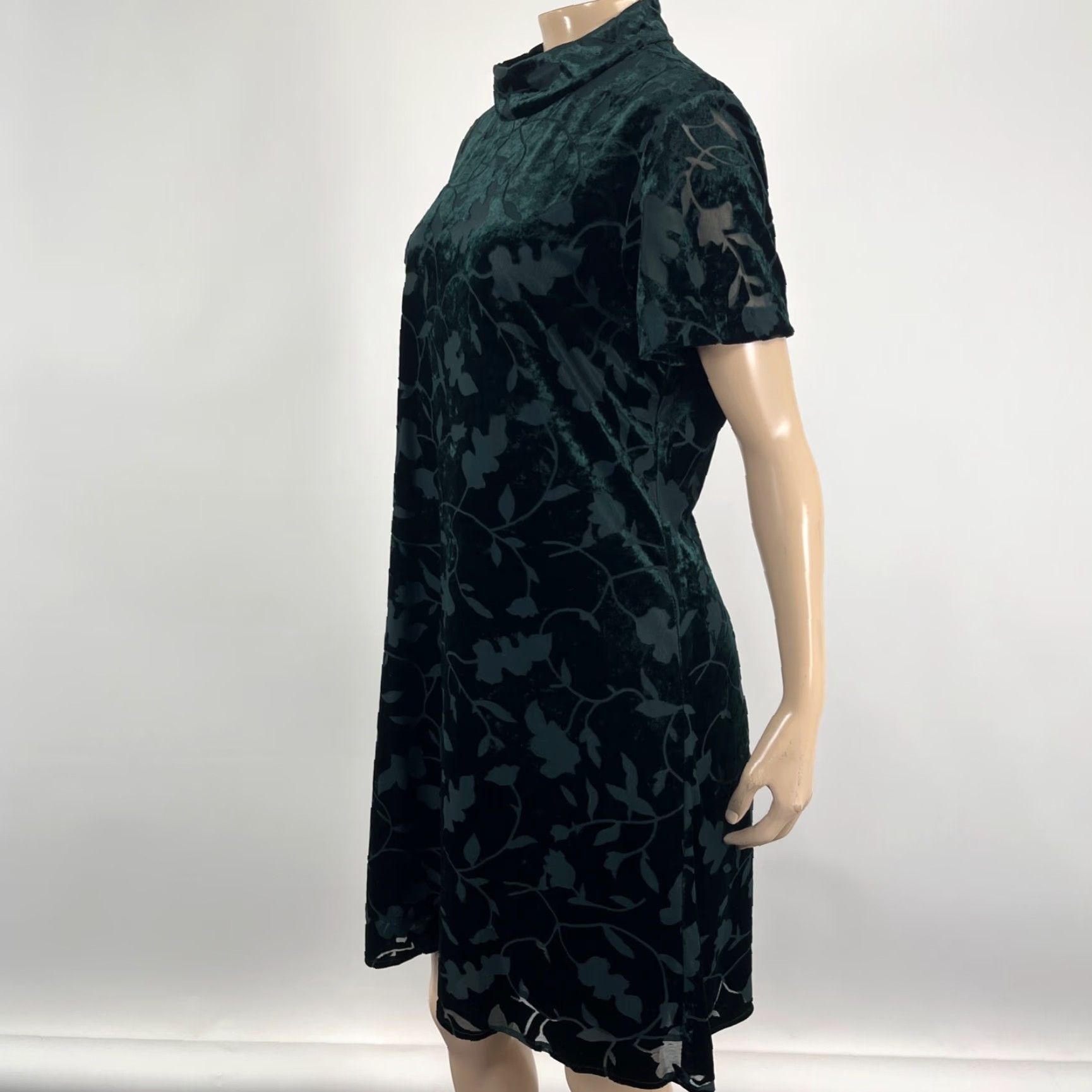 Velour VINTAGE Rabbit Designs Velour Leaf Print Mock neck Green Women's Dress Mini Dress 1990s Eveningwear Clubwear 38 34 36" Hip 44" M/L XS? Size XXS / US 00 / IT 34 - 3 Thumbnail