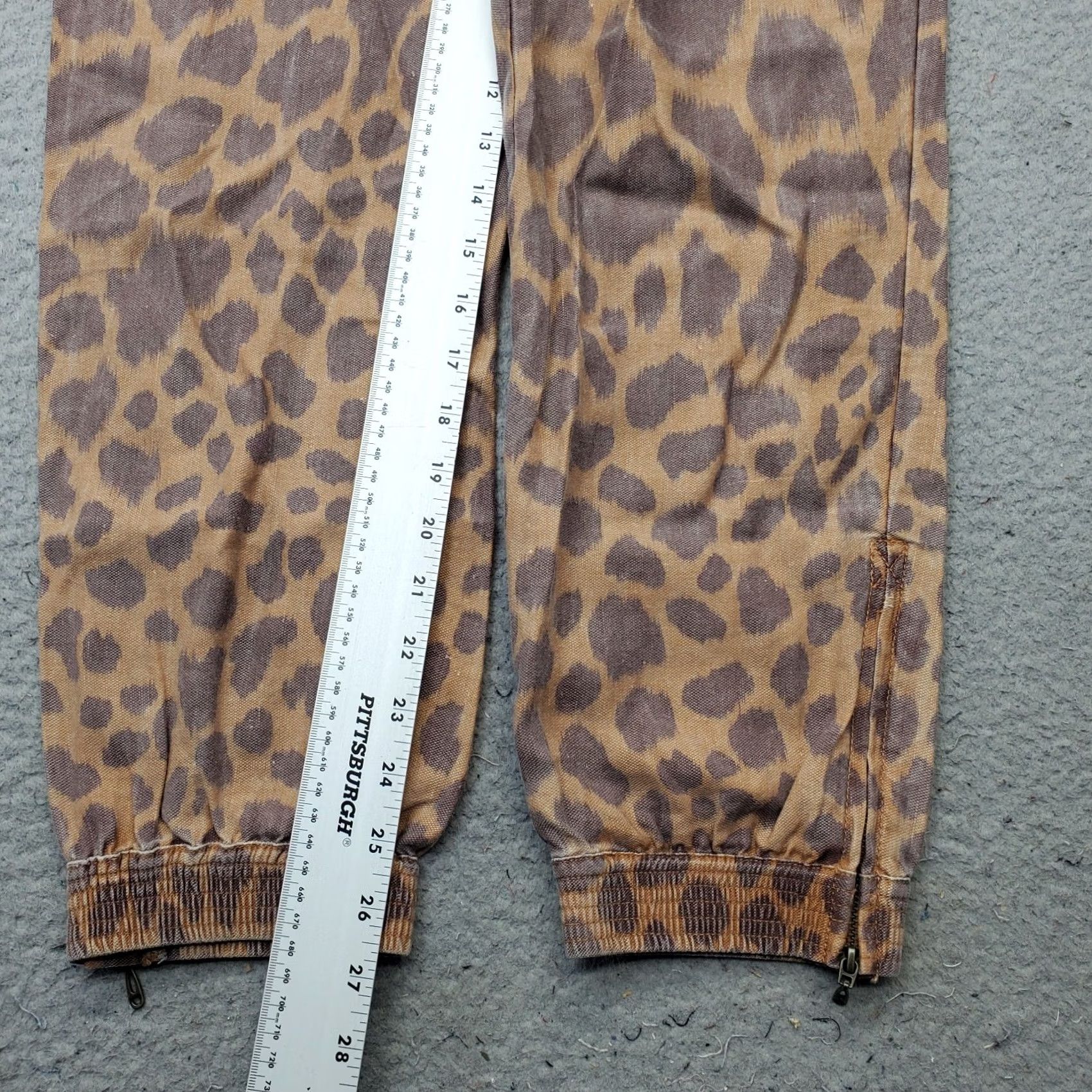 Anthropologie Anthropologie Joggers Pants Womens Size 0 Multi Leopard Print Ankle Zipper Regular Waist 26.5" Inseam 26.5" Size 25" / US 0 / IT 36 - 4 Thumbnail