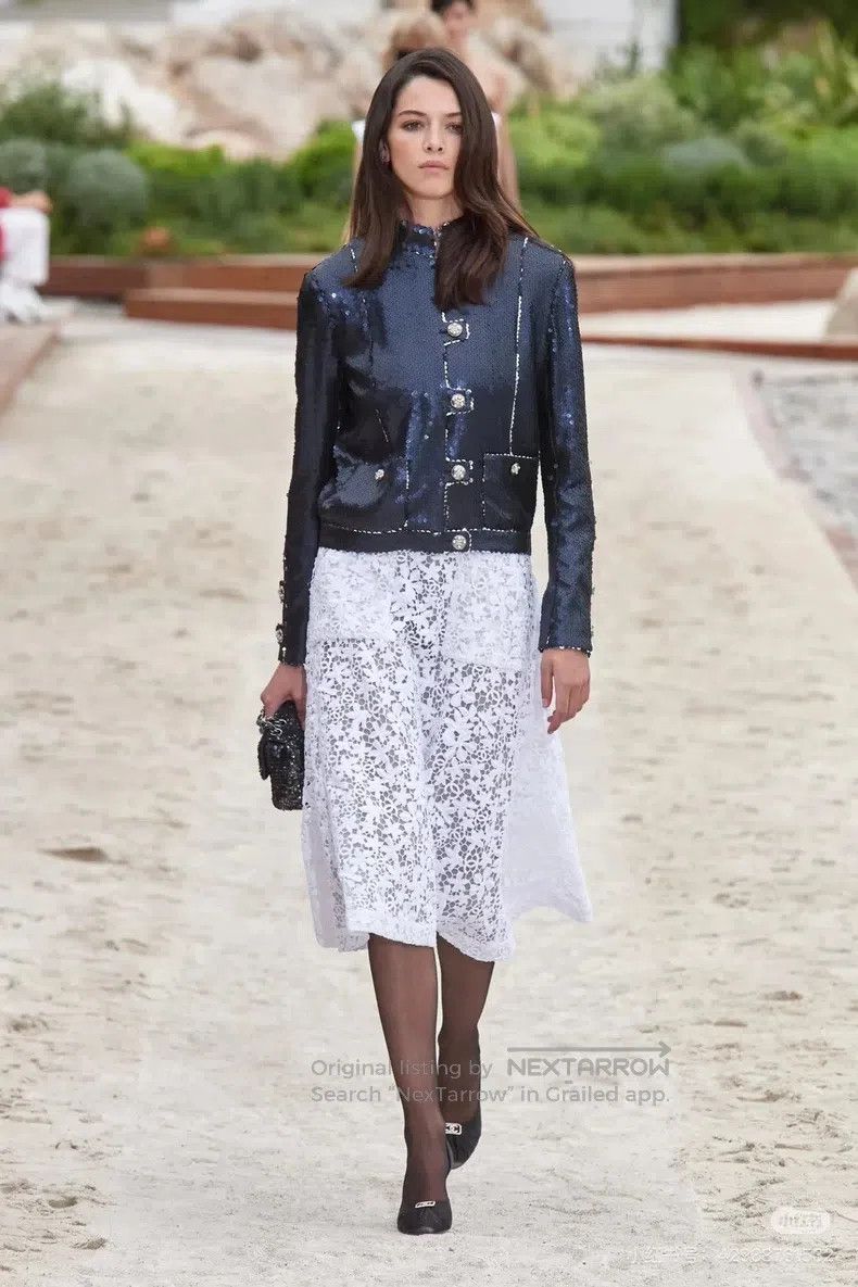 Chanel Chanel 23C catwalk style heavy industry blue sequin jacket Size XS / US 0-2 / IT 36-38 - 6 Thumbnail
