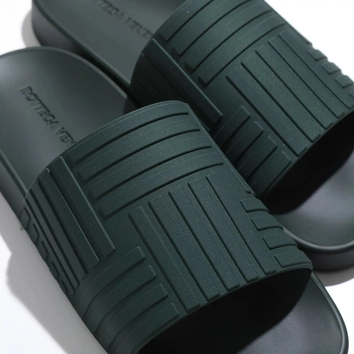 Bottega Veneta o1loc1c0724 690105 Slider in Dark Green Size US 6 / EU 39 - 5 Thumbnail