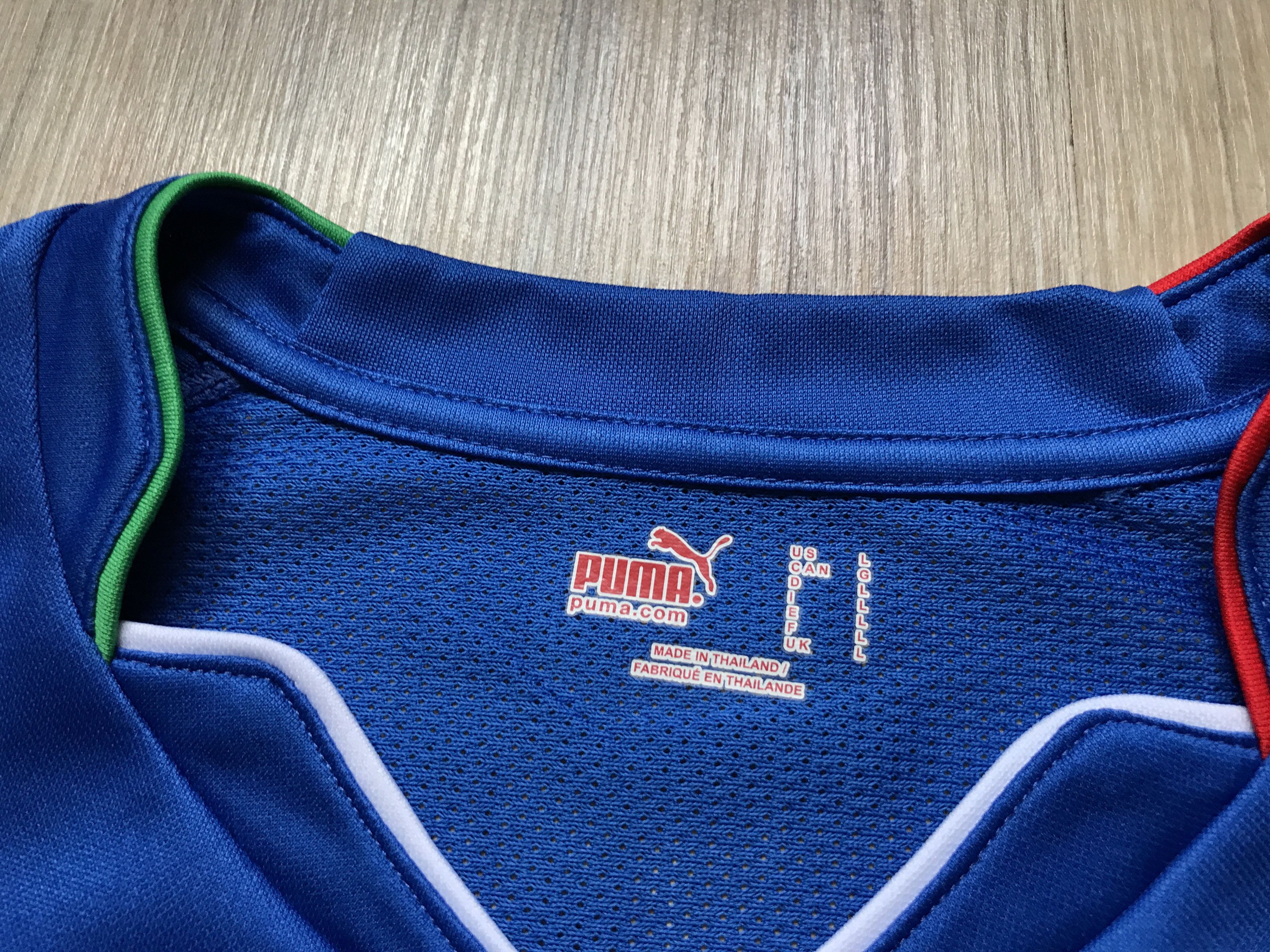 Puma × Vintage Rare Puma Italy Home Football Shirt 2010-2011 Size US L / EU 52-54 / 3 - 5 Thumbnail