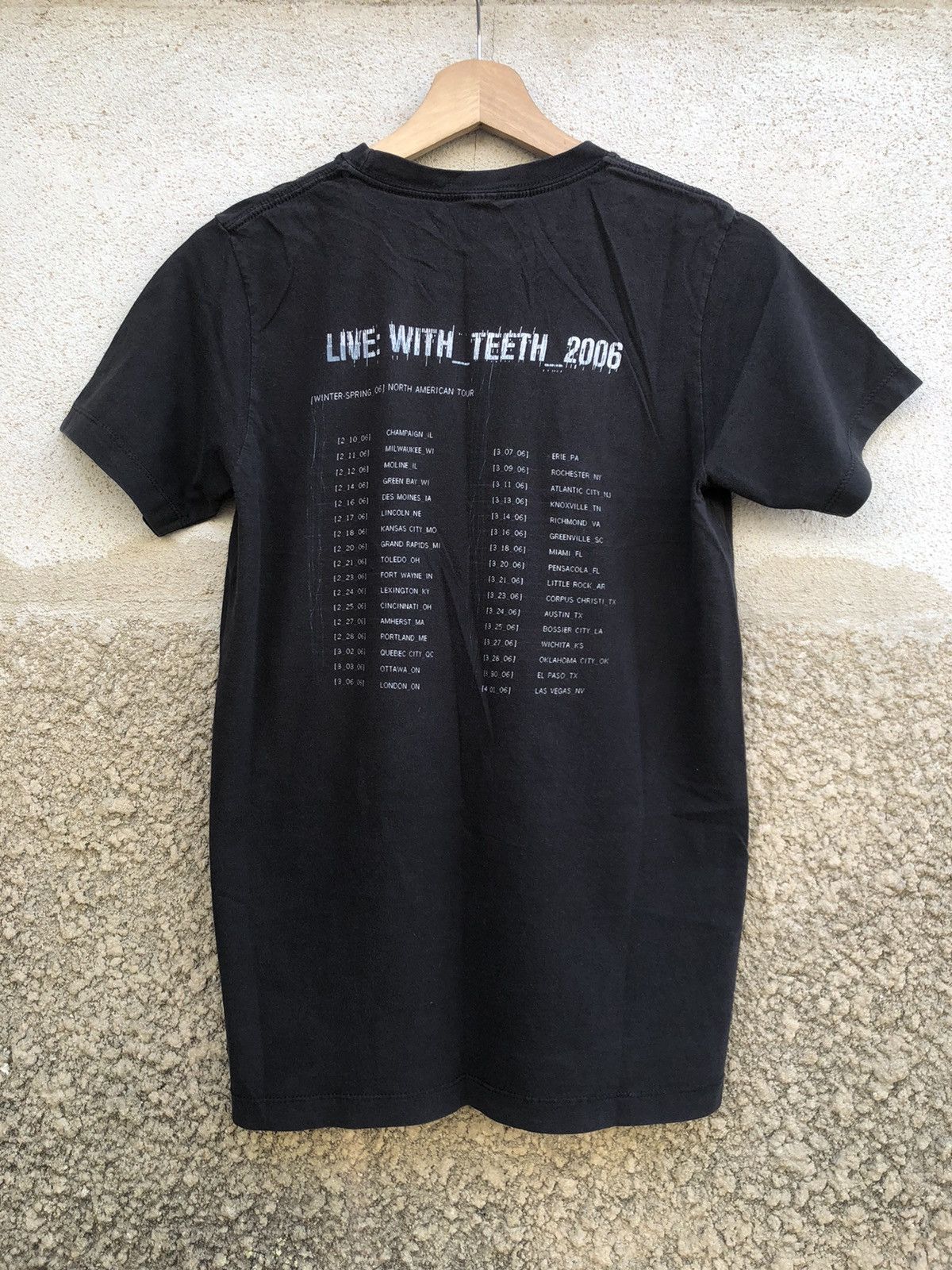 Band Tees × Vintage Vintage 2006 NIN "Live With Teeth" Tshirt Size US S / EU 44-46 / 1 - 2 Thumbnail