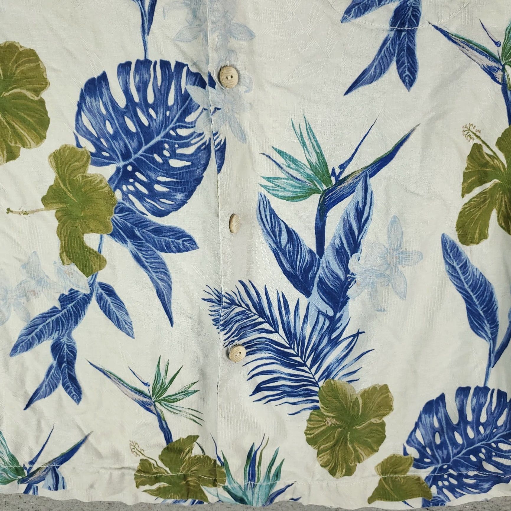 Tommy Bahama Tommy Bahama Shirt Mens M Blue Floral Silk Button-Up Hawaiian Short Sleeve Collared Vintage No? actually Vintage No so skip Size US M / EU 48-50 / 2 - 3 Thumbnail