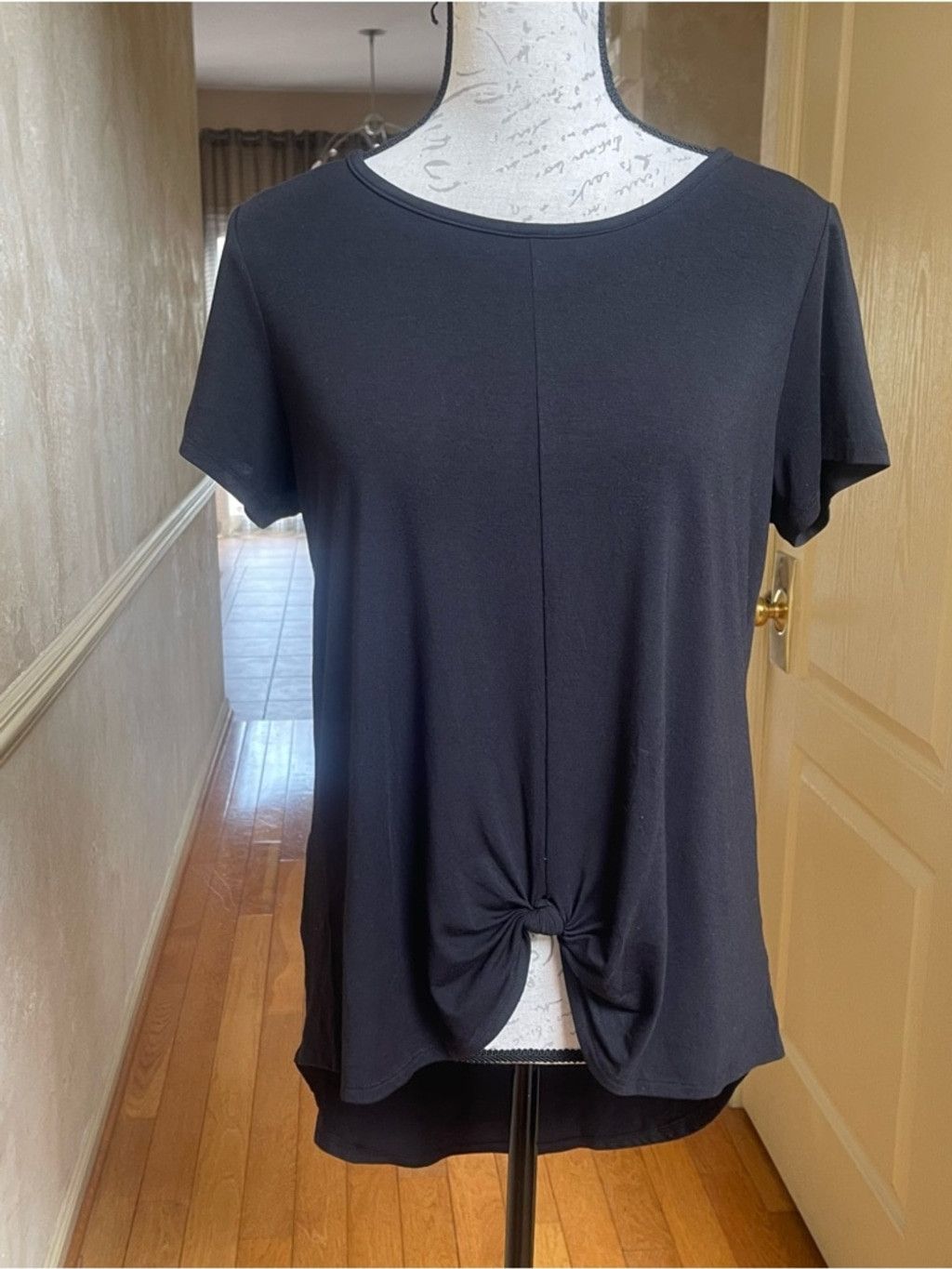 Michael Kors Michael Kors Black Knot Front Hi-Low Top M Minimalist Size M / US 6-8 / IT 42-44 - 2 Thumbnail