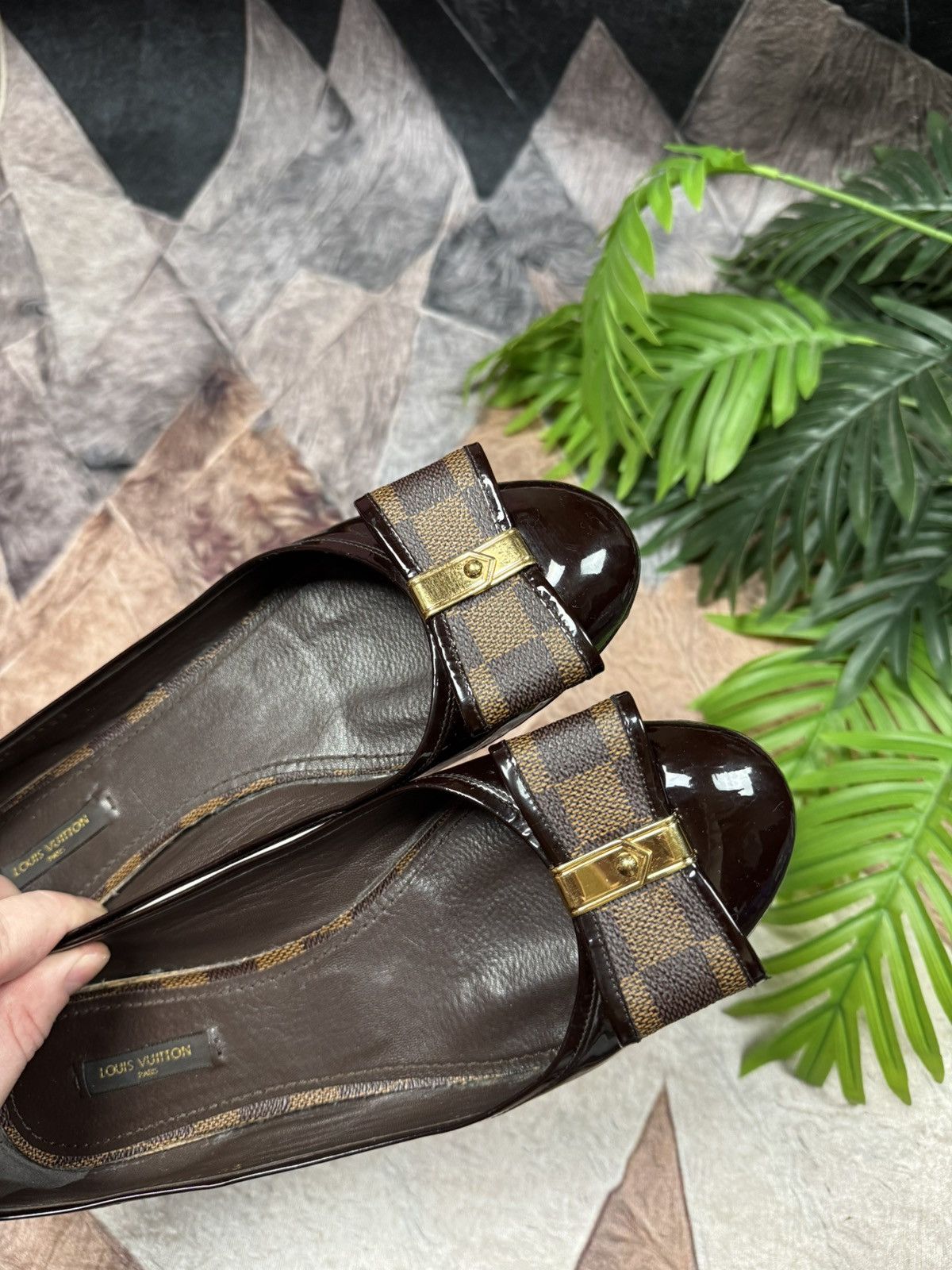 Louis Vuitton Louis Vuitton Brown Patent Leather ballet flats size 41 Size US 11 / IT 41 - 10 Thumbnail