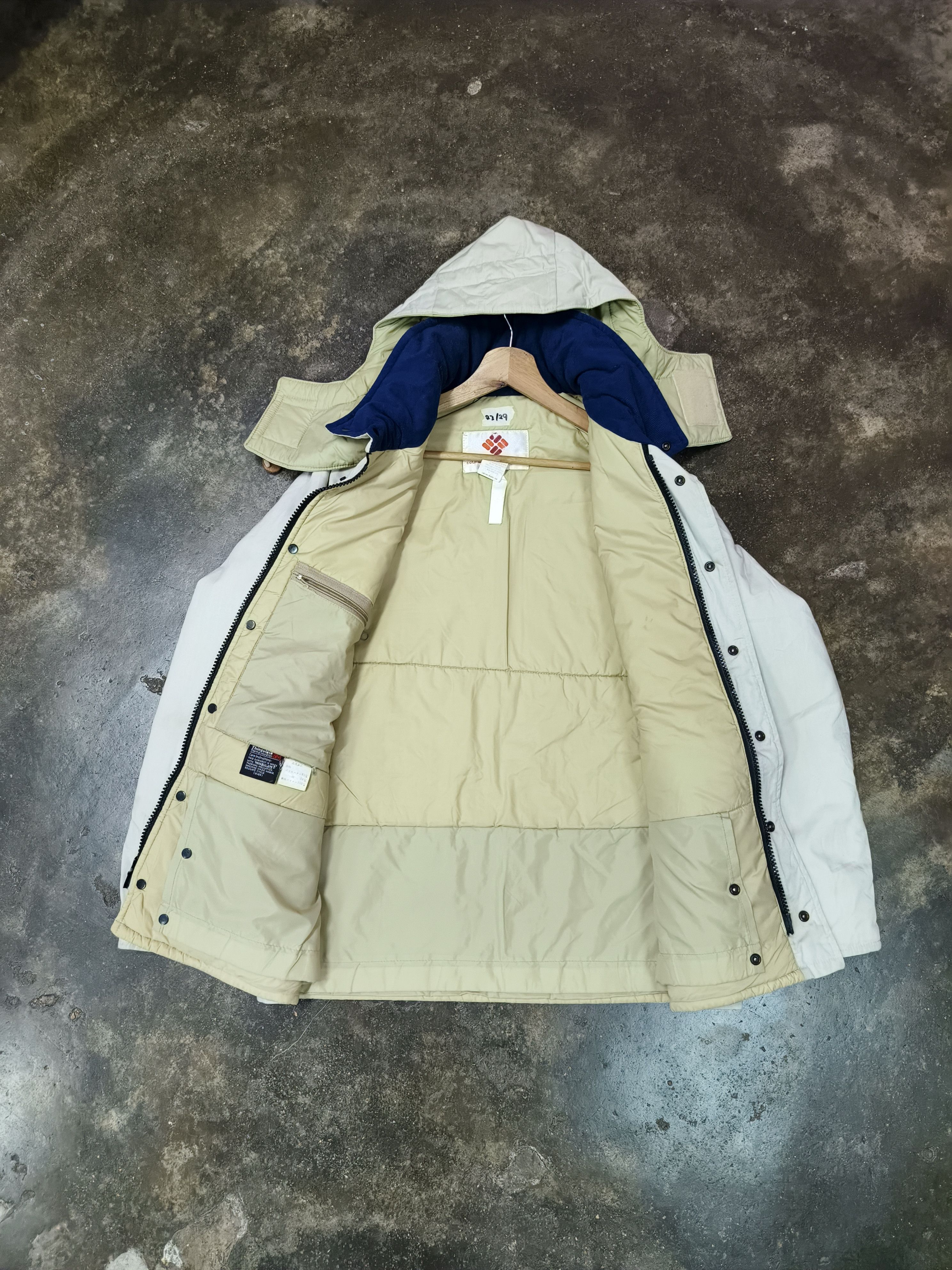 Columbia VINTAGE COLUMBIA HEAVY WINTER JACKET HOODED Size US L / EU 52-54 / 3 - 2 Thumbnail
