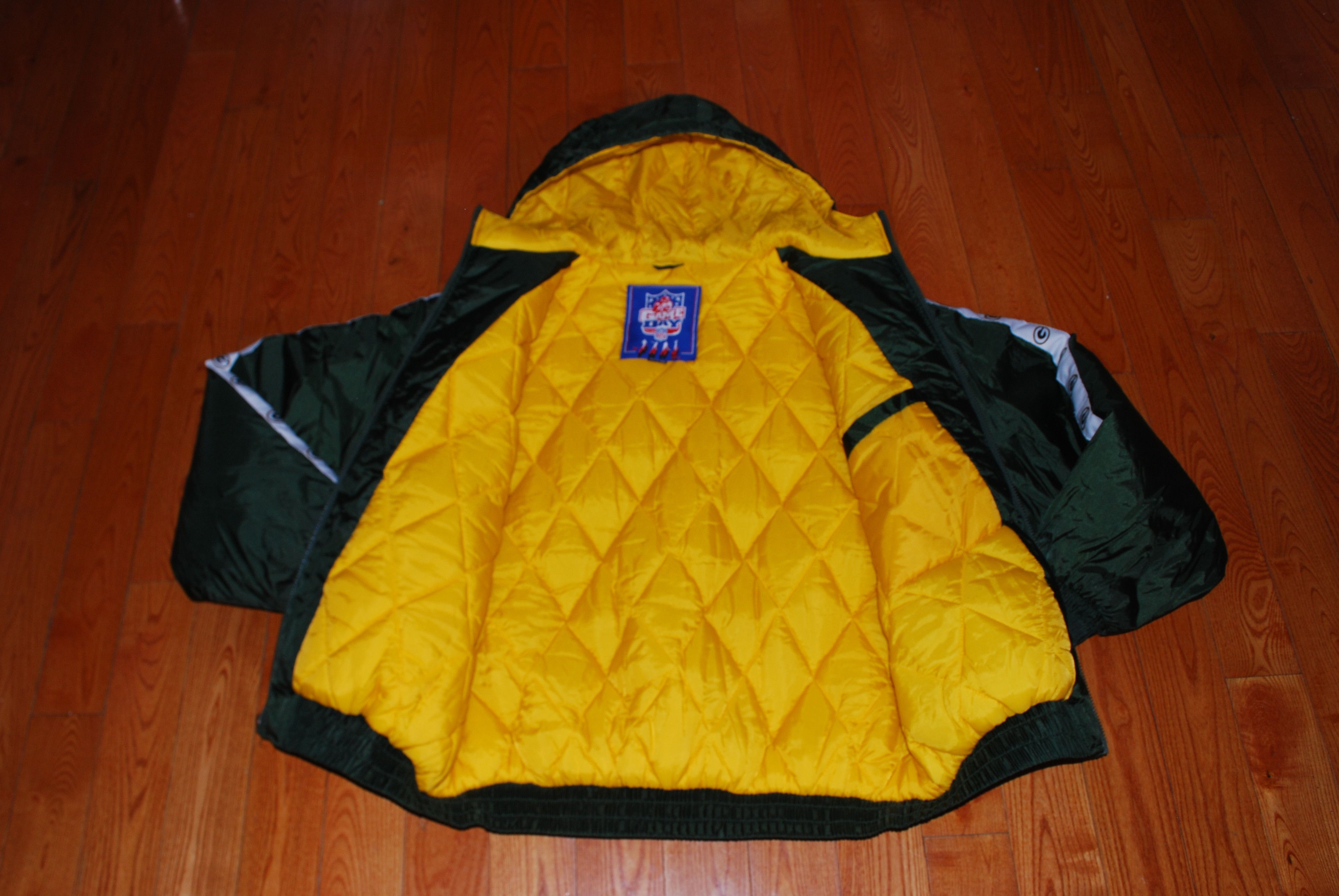 NFL Vintage Game Day Greenbay Packers Puffer Coat from 1990's Size US XXL / EU 58 / 5 - 13 Thumbnail