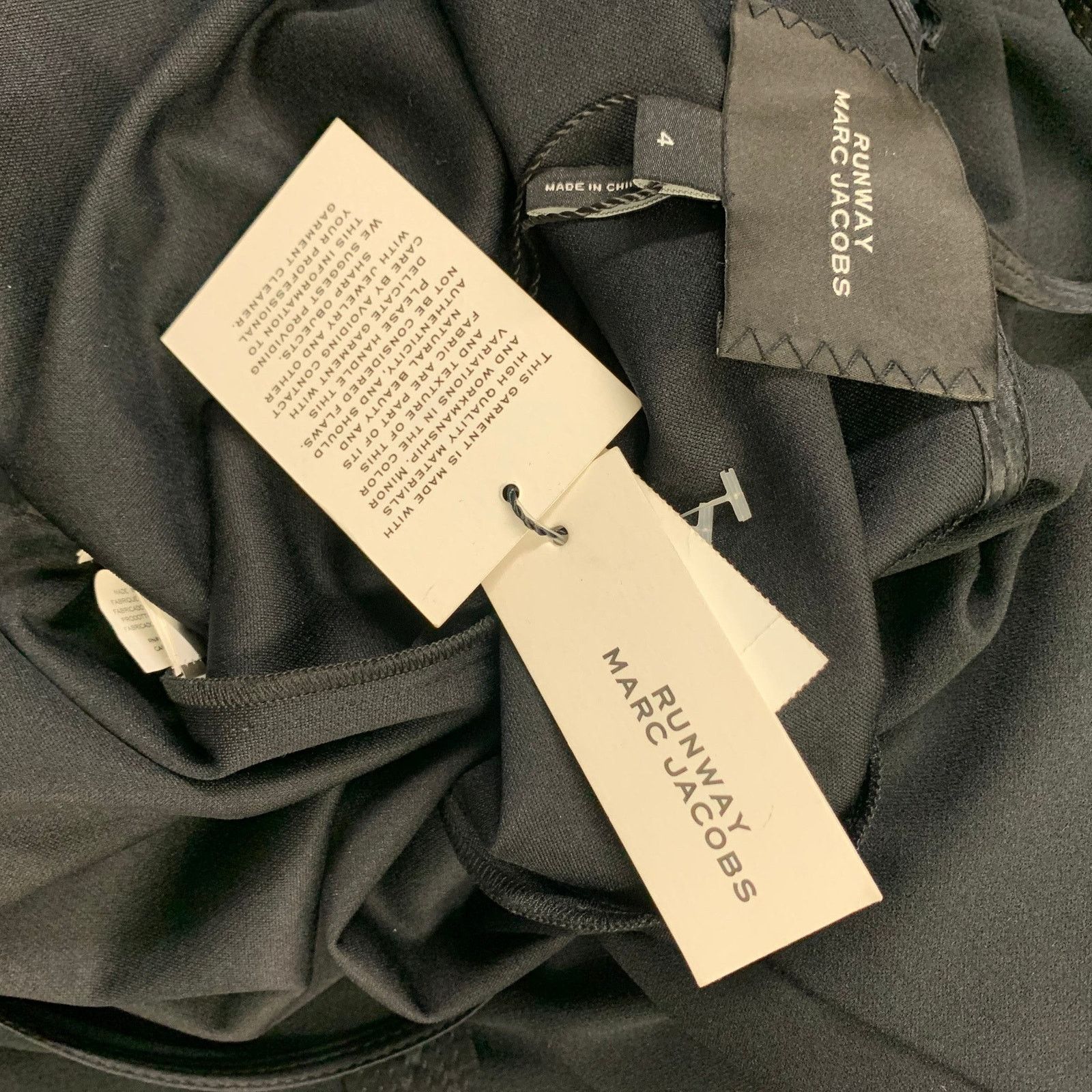 Marc Jacobs MARC JACOBS Size 4 Black Polyester Solid Belted Dress Size S / US 4 / IT 40 - 5 Thumbnail