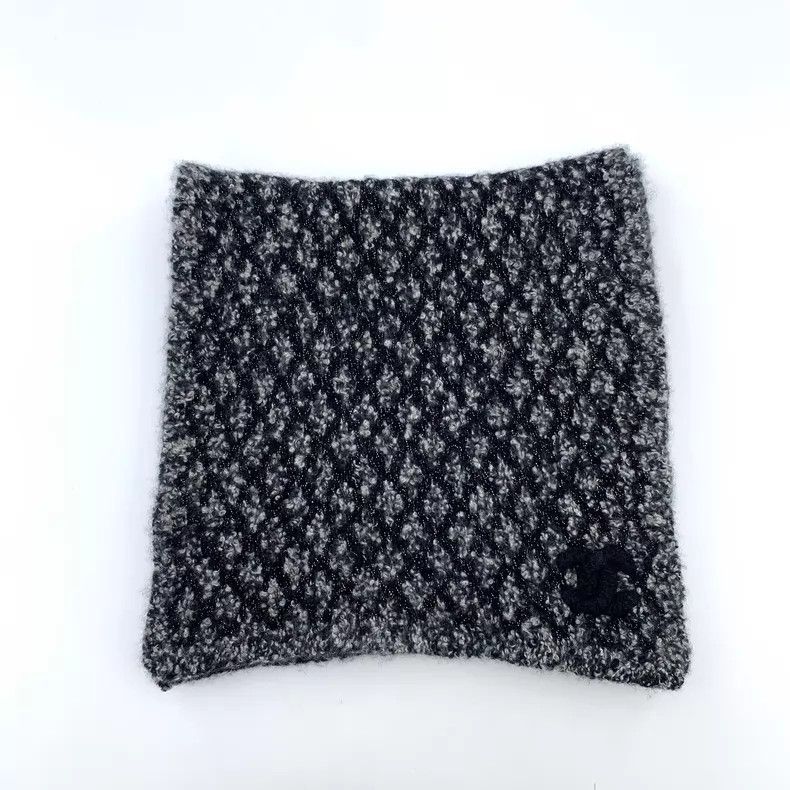 Chanel Chanel Gray diamond double C embroidered cashmere knitted Size ONE SIZE - 1 Thumbnail