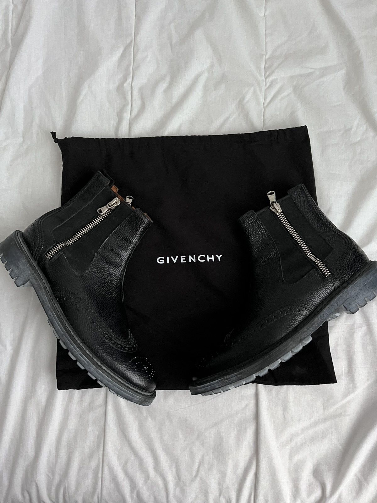 Givenchy GIVENCHY Size 8 White Studded Leather Belted Boots  display picture 1