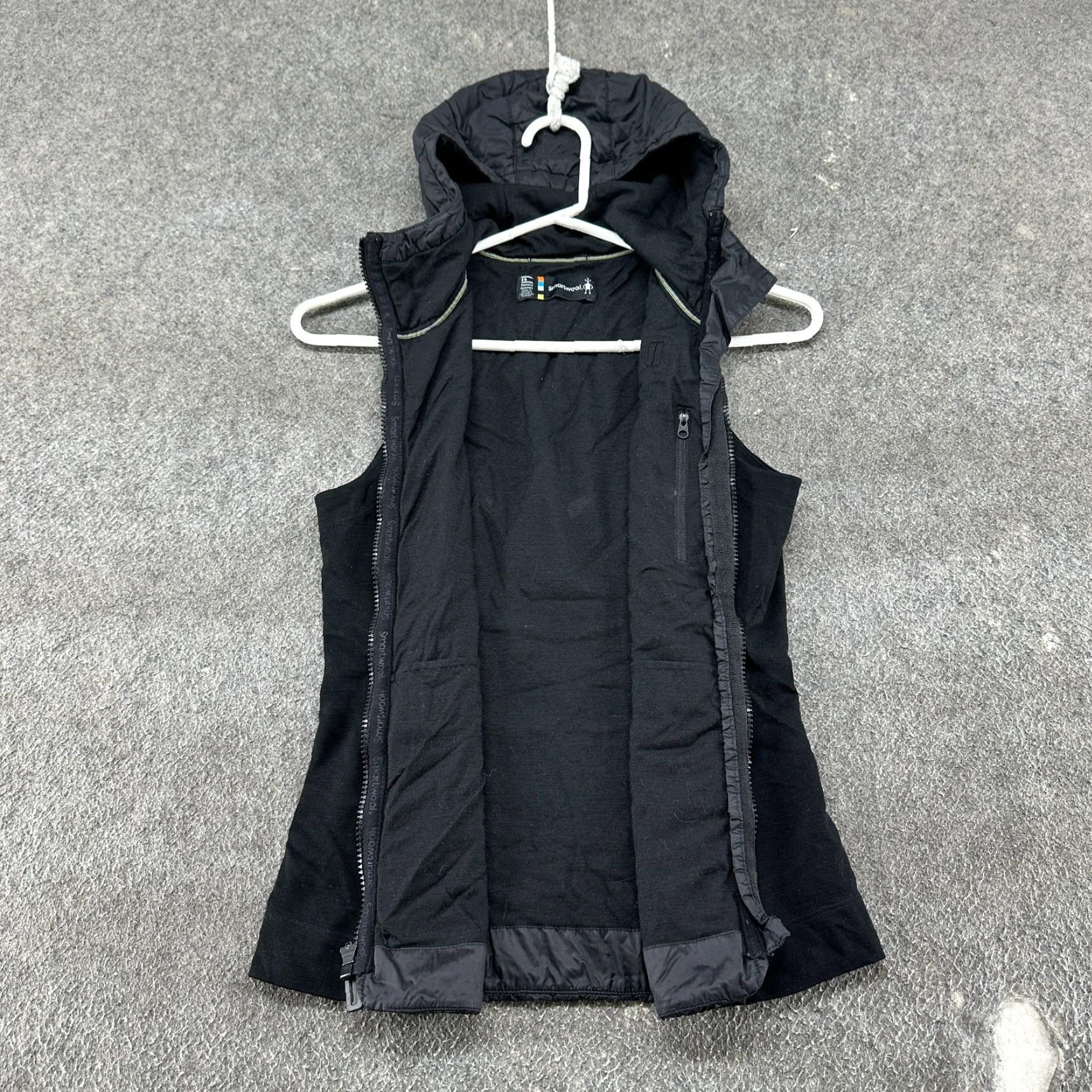 Smartwool **Smartwool Vest Women's Hooded XS Black Quilted Puffer** User: **Vintaged Smartwool Hooded Vest Women's XS Black Quilted Puffer** Size XS / US 0-2 / IT 36-38 - 2 Thumbnail