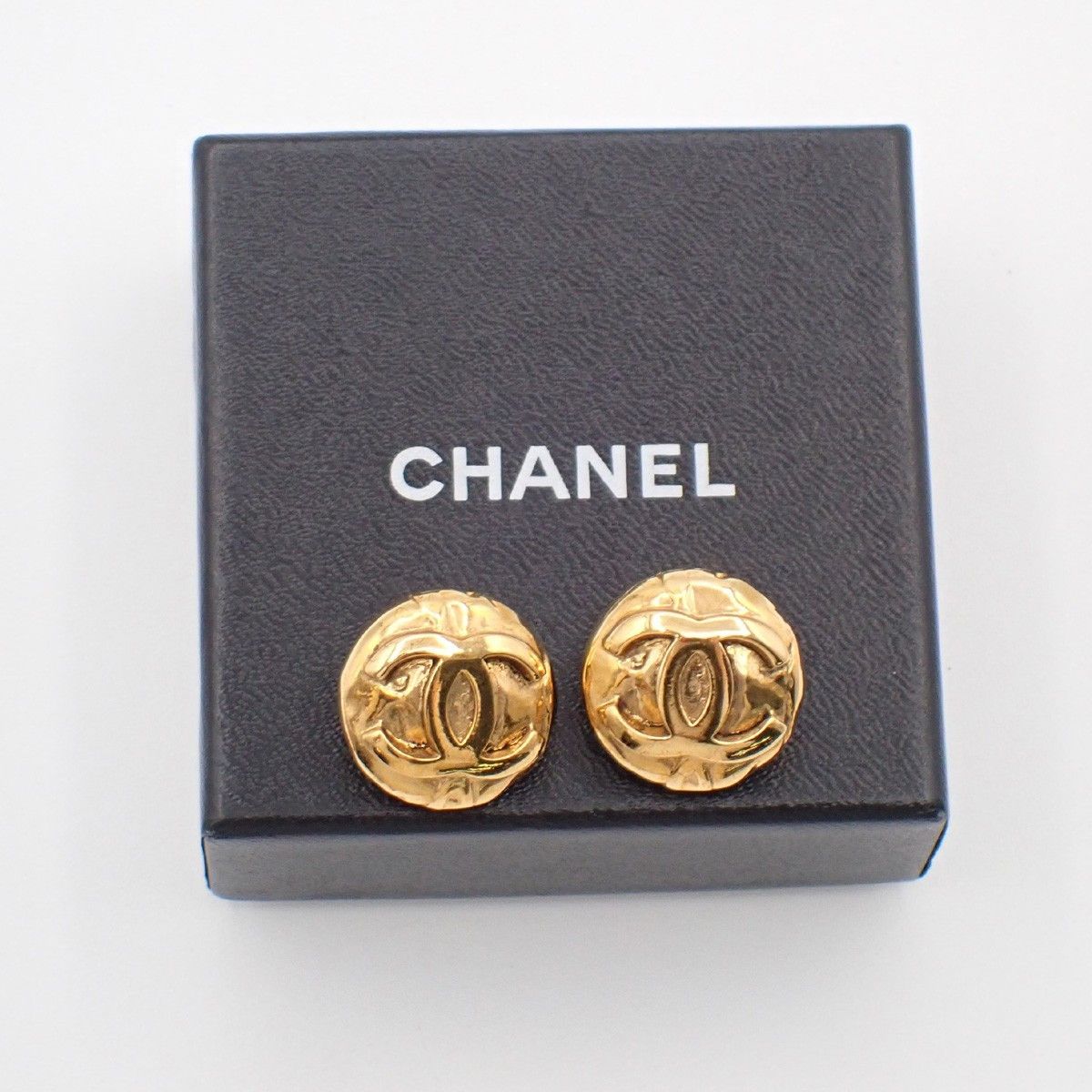 Chanel Chanel Vintage Round CC Clip-On Earrings Metal Size ONE SIZE - 1 Thumbnail